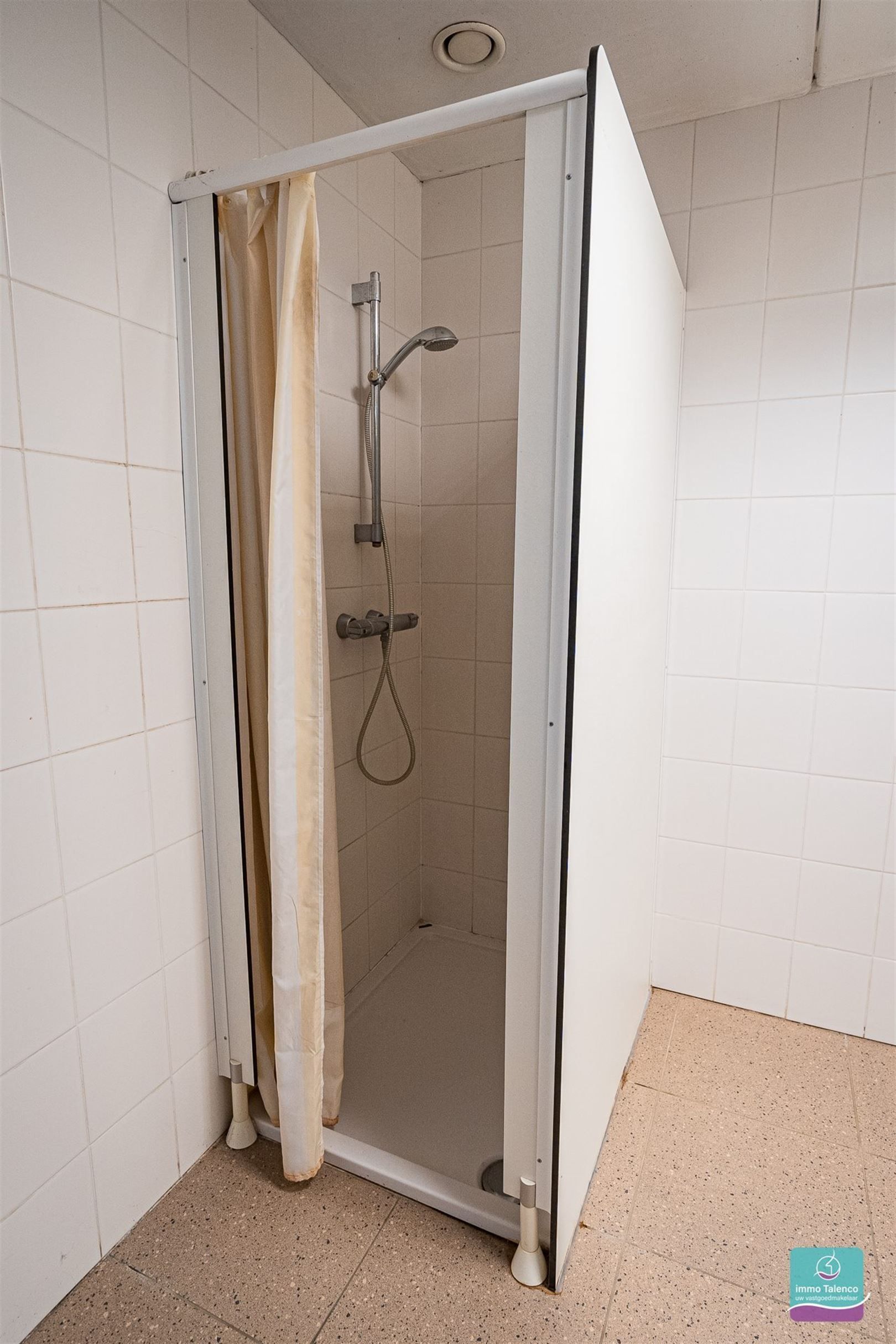 Loods - Opslagruimte op 1 ha 27 are 10 ca - 2300 m² foto 15