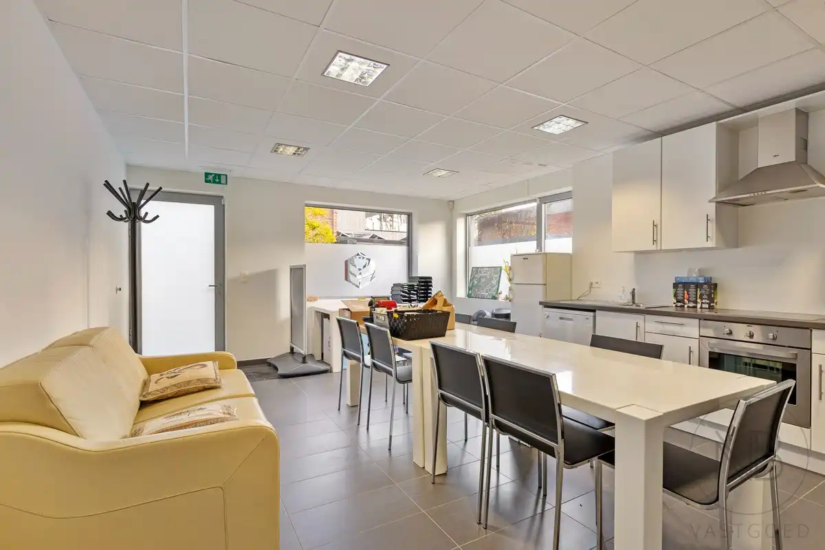 Instapklare en goed gelegen kantoorruimte foto 18