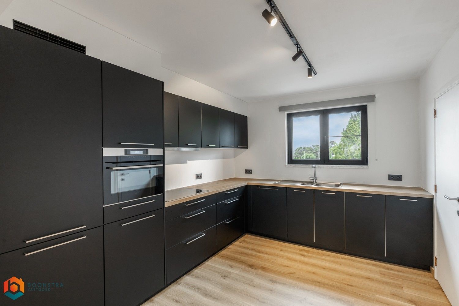 Gerenoveerd appartement met 3 slpkrs in centrum Haacht foto 8