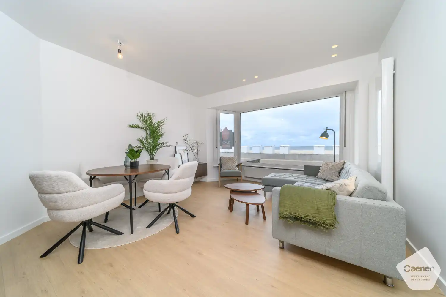 Luxueus gerenoveerd gelijkvloers appartement met zeezicht en zuidgerichte tuin foto 2