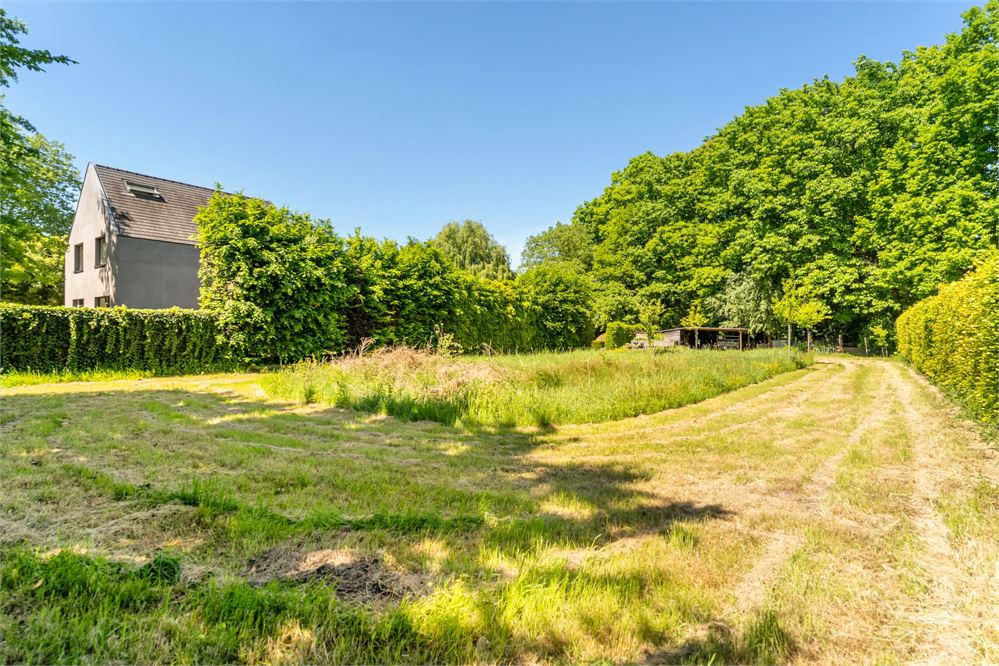 Knap perceel van 12are 80ca geschikt voor OB net buiten de grote ring van Hasselt! foto {{pictureIndex}}