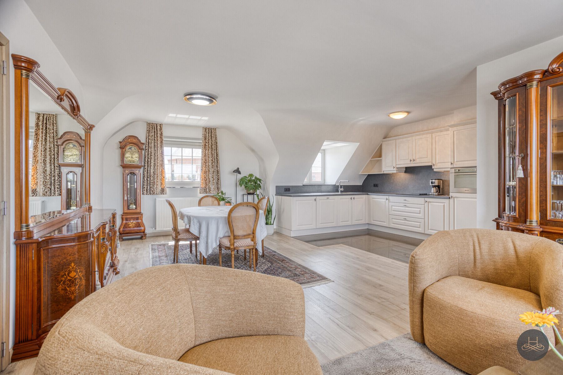 Ruim dakappartement (2017) met enorm terras op een A locatie foto 4