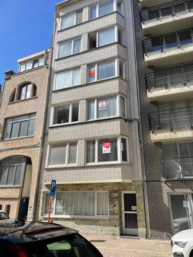 Gezellig 1-slaapkamerappartement met potentieel in Raversijde foto {{pictureIndex}}