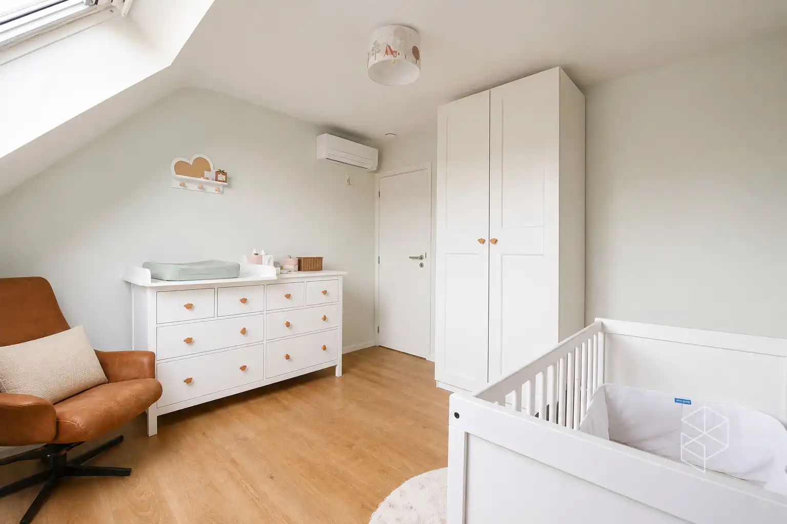 Recente (bj. 2024) royale woning &nbsp;met 3 grote SLPK en tuin op uiterst rustige locatie foto 12