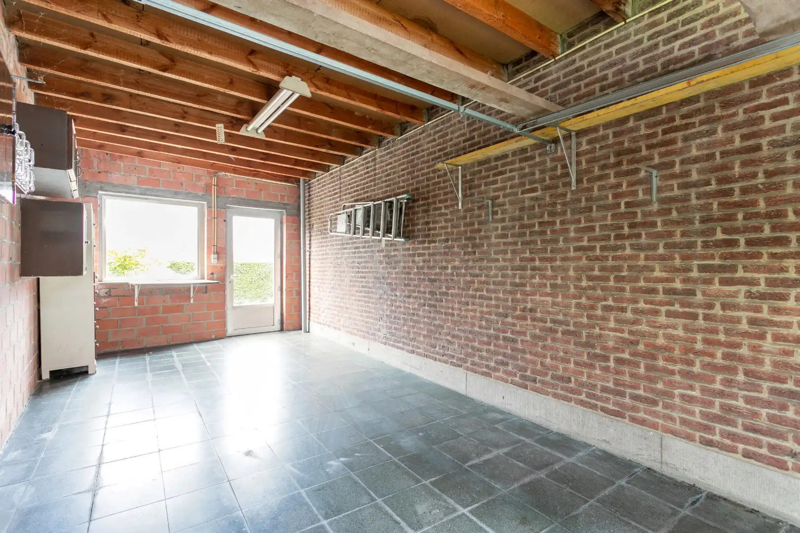 Te renoveren woning met 3 slpk te Buizingen foto 13