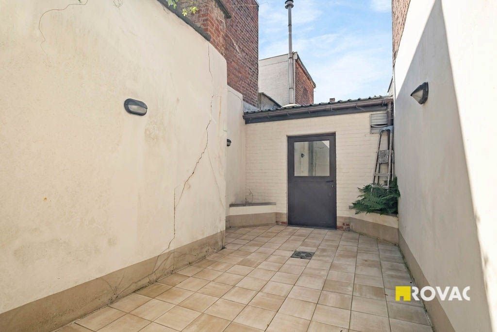 Zeer ruime woning met handelsmogelijkheden foto 13