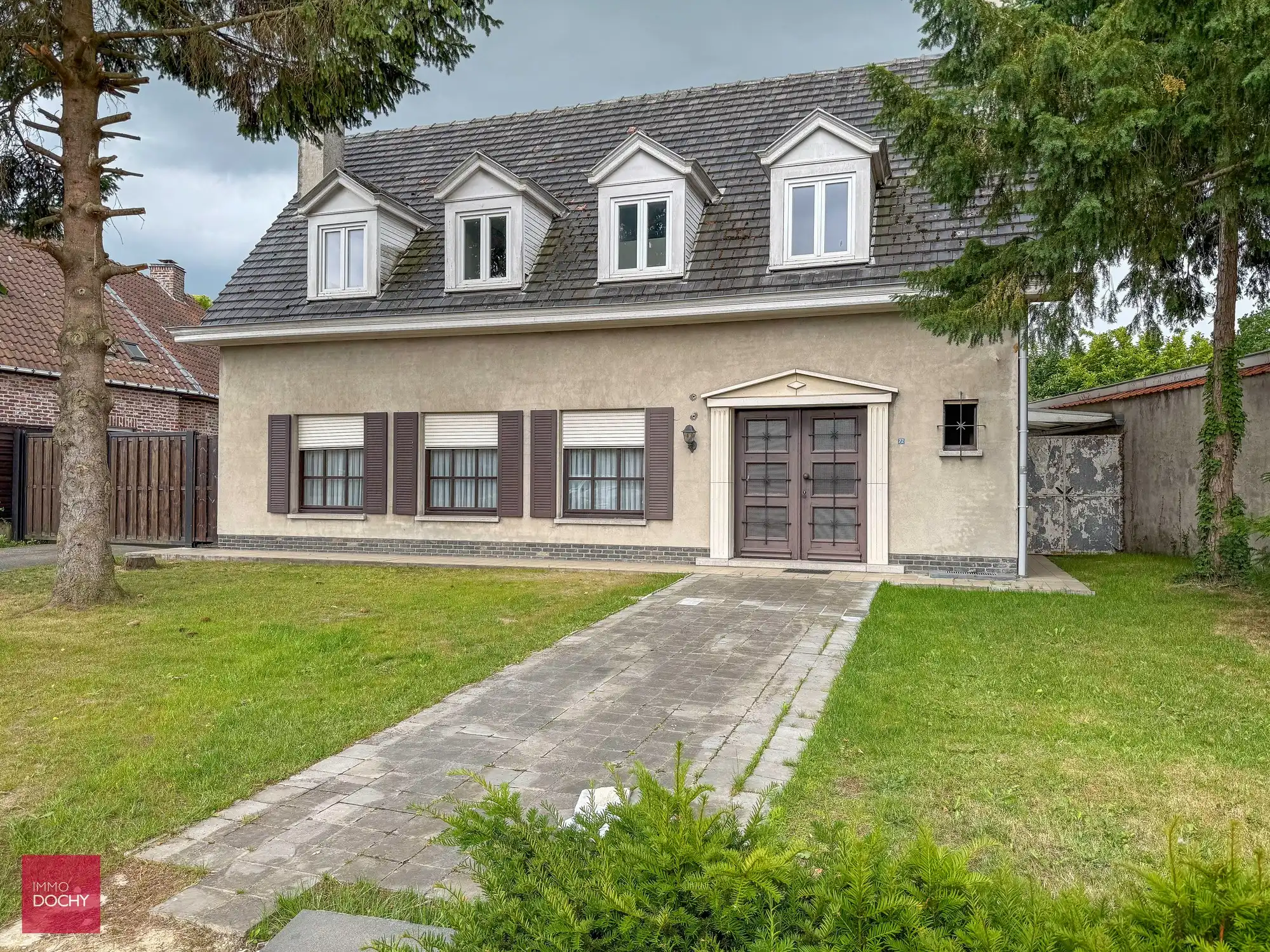 Hoofdfoto van de publicatie: Goed gelegen villa met bijgebouw | Franklin Rooseveltlaan