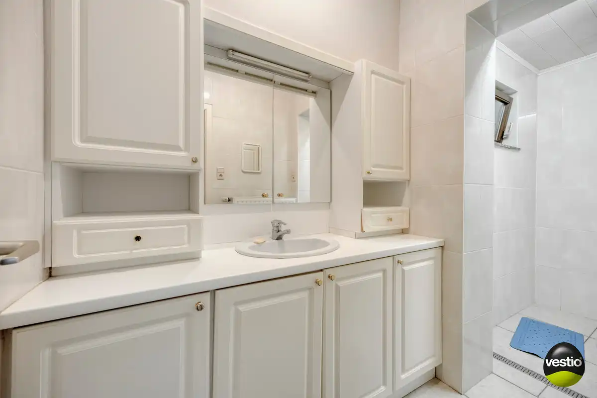 RUSTIG GELEGEN RUIME VRIJSTAANDE WONING MET GROTE TUIN OP 22A49CA TE HOESELT. foto 14