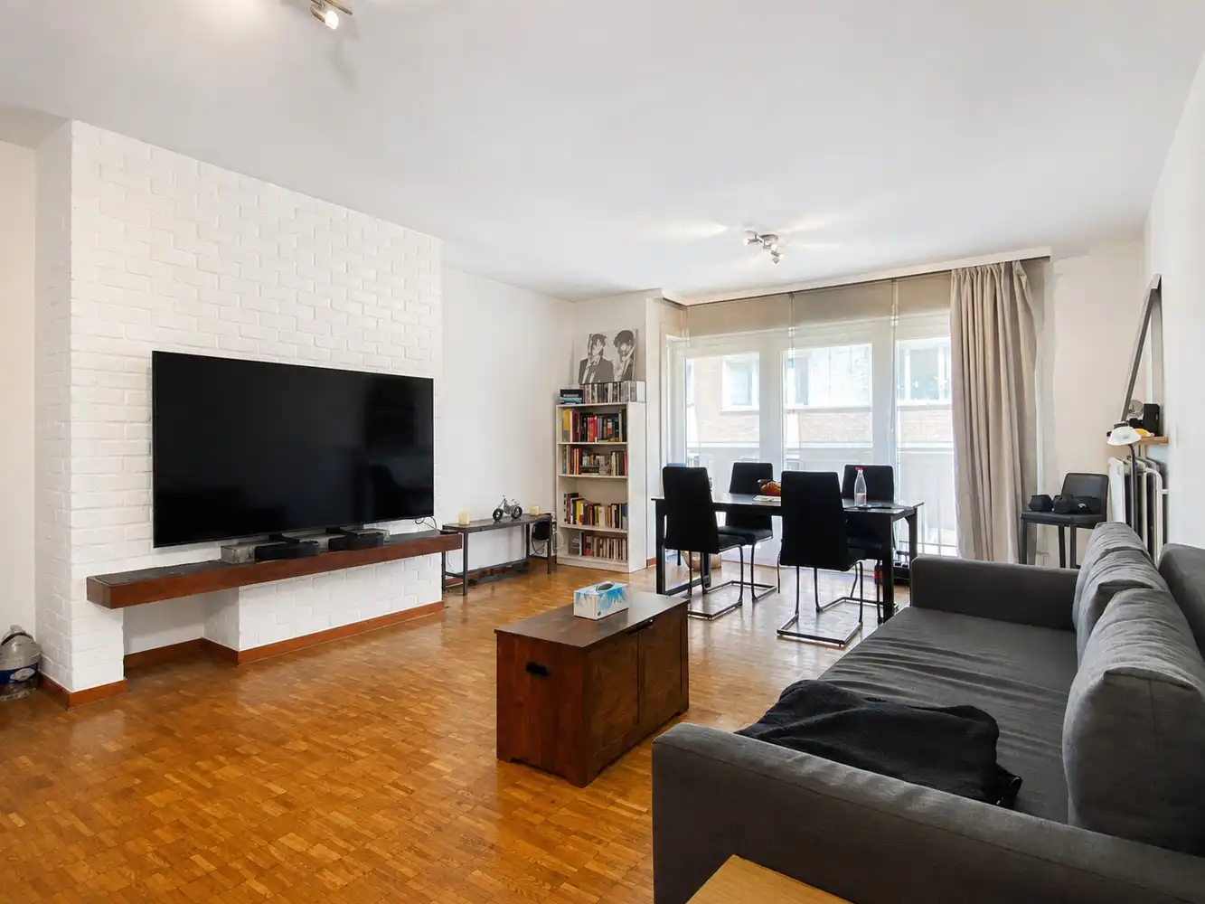 Instapklaar appartement met terras nabij het Zuidpark foto 2