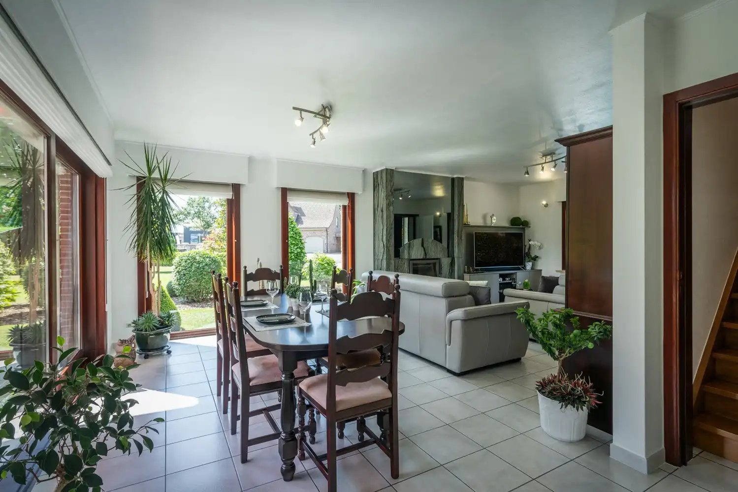 Royale villa met 4 slaapkamers, droomtuin en weids vergezicht te koop in Maldegem foto 6