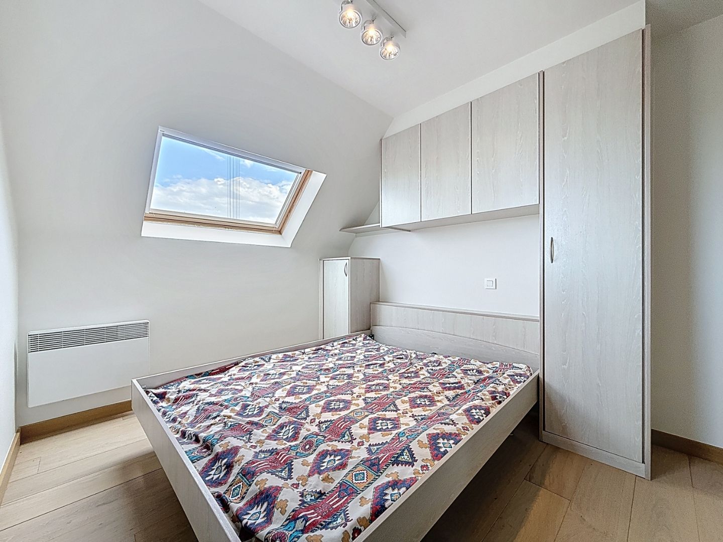 Ruim twee-slaapkamerappartement met uitzicht op zee en de Sint-Bernarduskerk foto 16