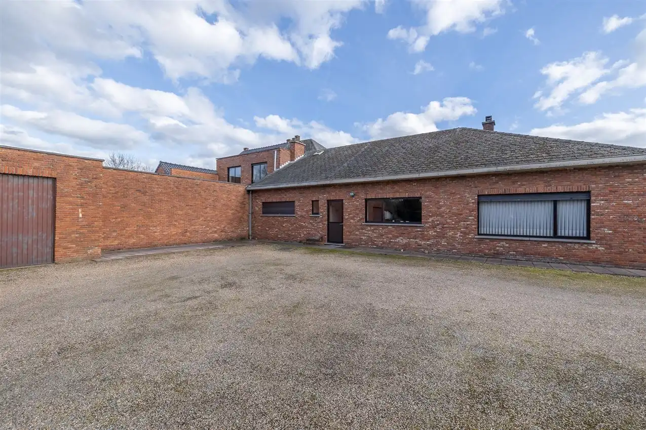 Handspand met ruime woonst en magazijn foto 30