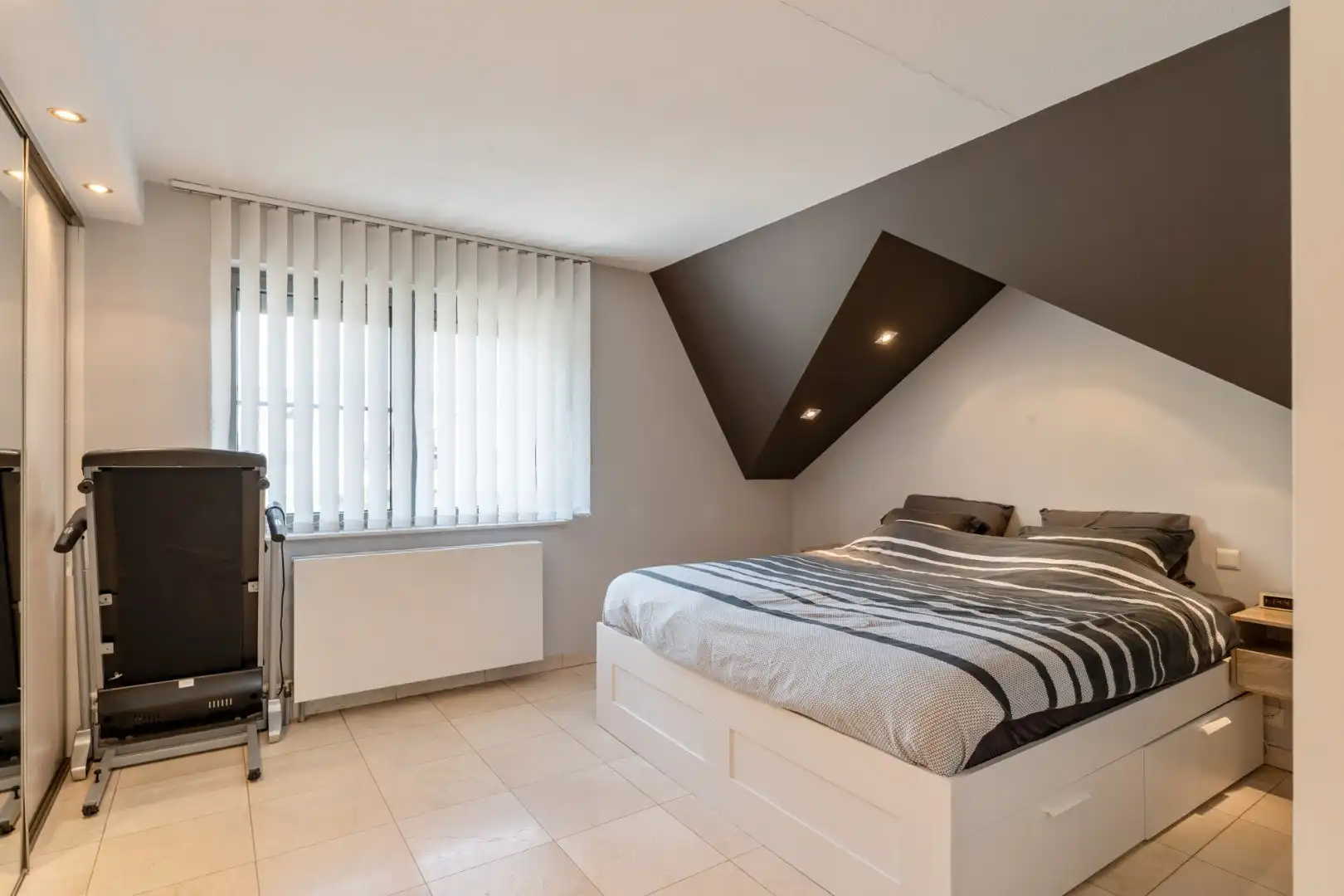 Zeer ruime, goed afgewerkte woning met diverse mogelijkheden nabij het centrum van Maaseik! foto 18