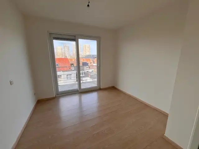 Zeer recent 2 slaapkamer appartement met open zicht /79 m2groot foto 5