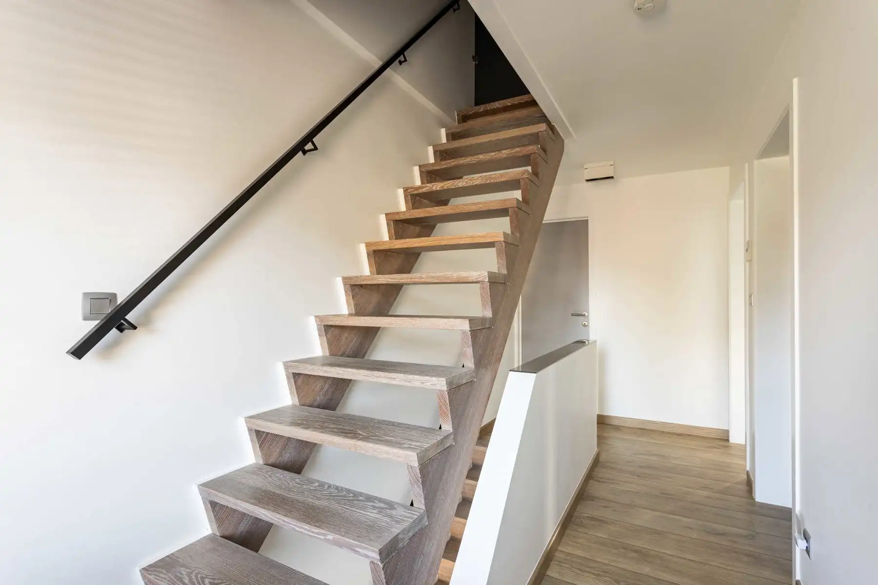 Prachtig onderhouden en instapklare woning vlakbij het centrum van Lede foto 31