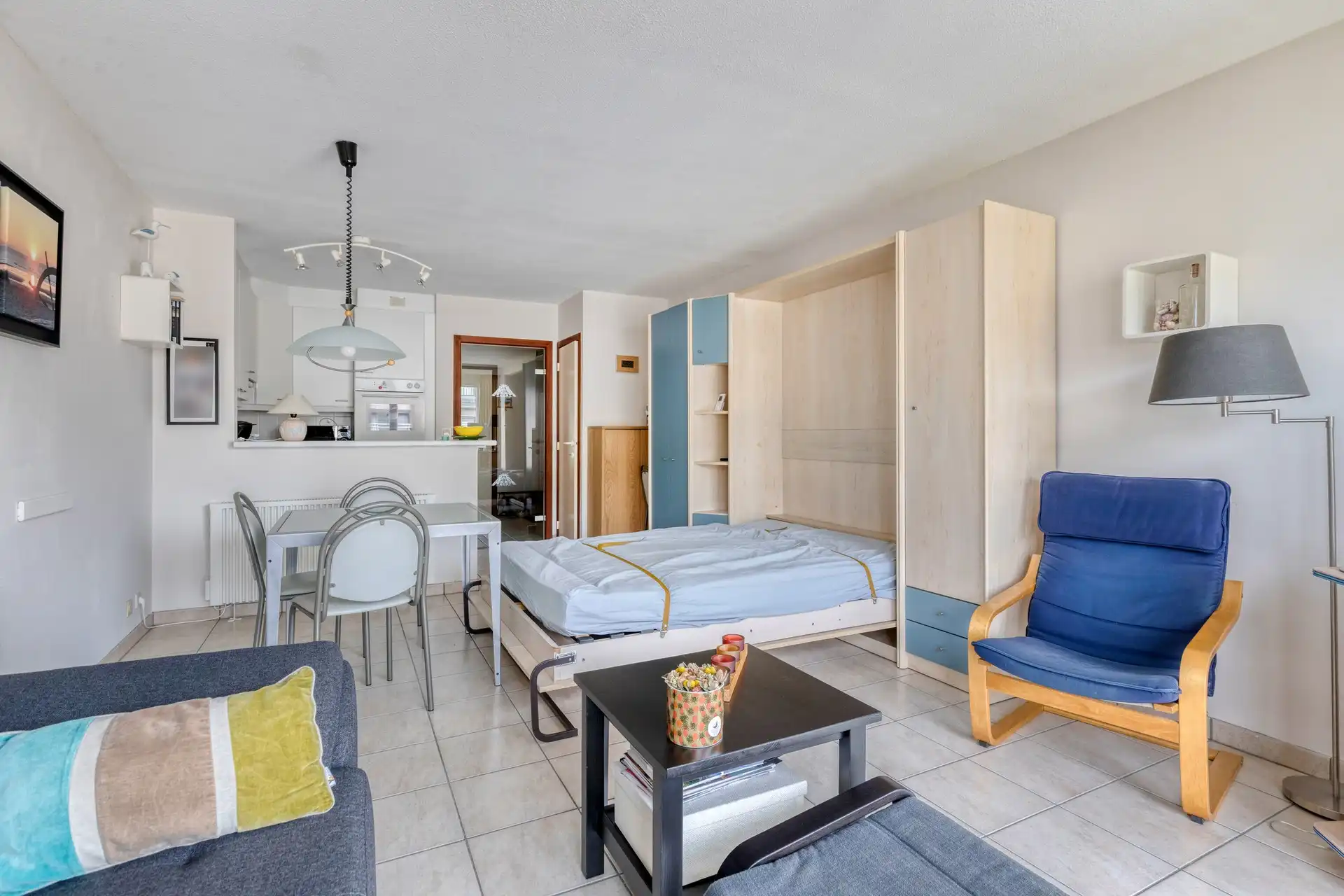 Ruime  studio met slaaphoek, terras en garage in Westende. foto 7