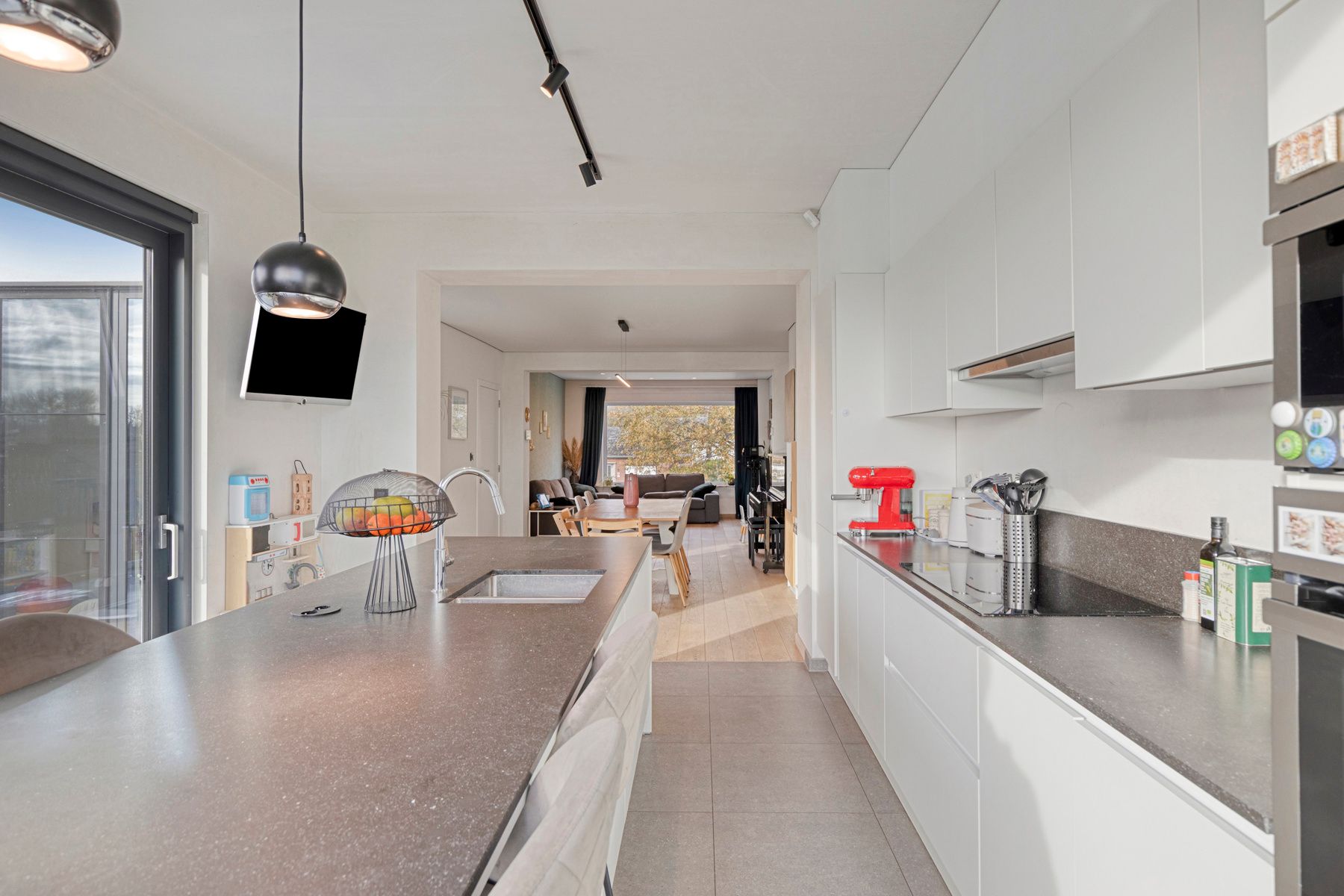 Instapklare woning met 3 slaapkamers, garage en tuin! foto 9