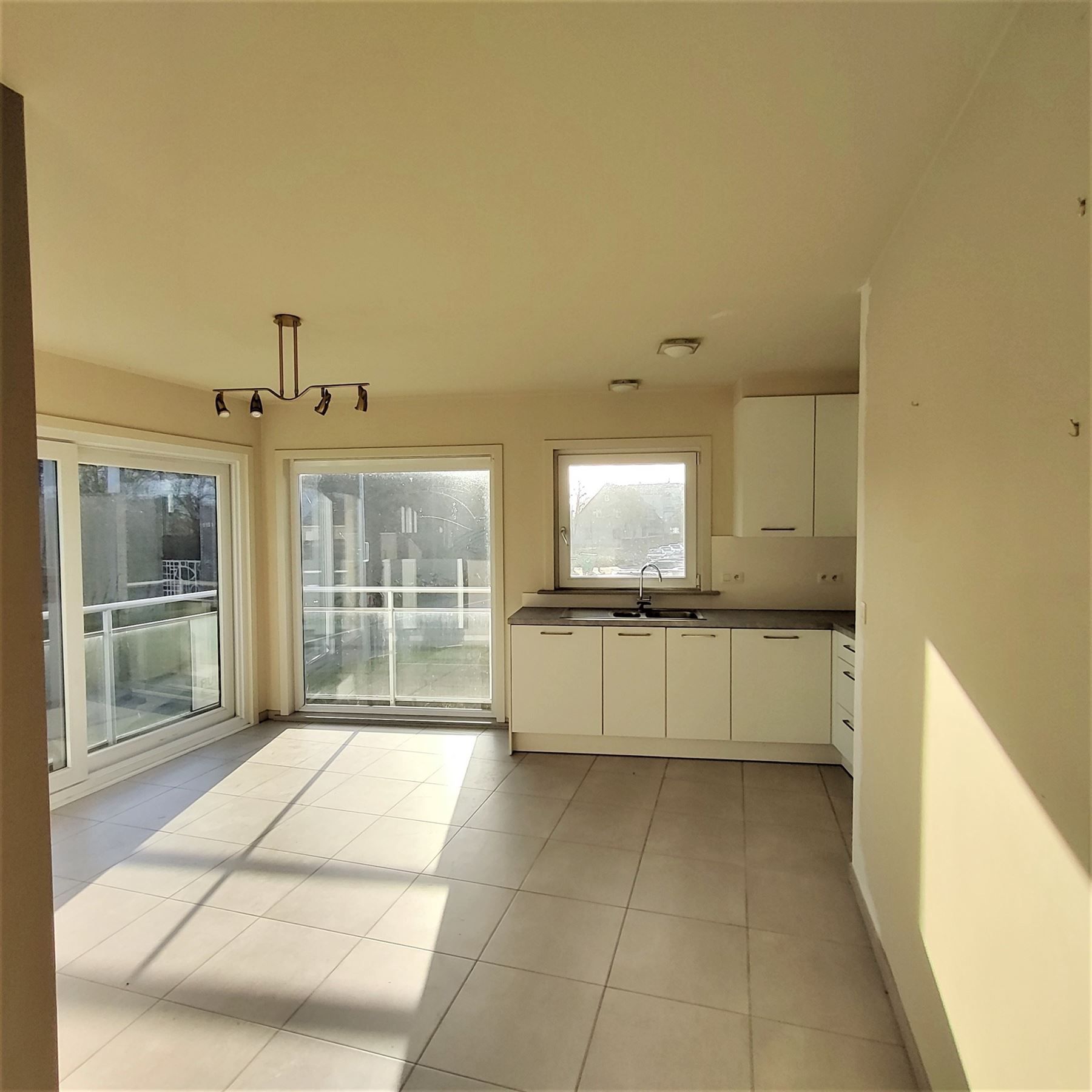 Lichtrijk appartement met 1 slaapkamer foto 2