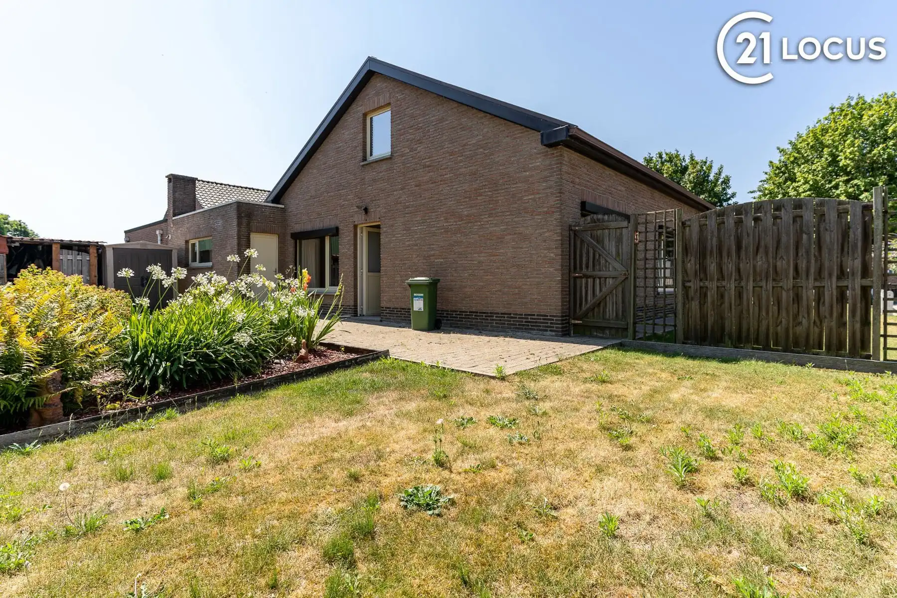 Verrassend ruime bungalow met 133 m² bergzolder foto 18