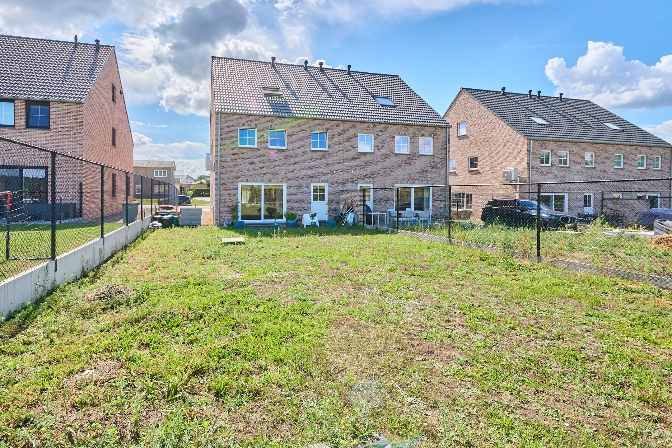 Ruime instapklare gezinswoning met zicht op achterliggend groen.  foto 7