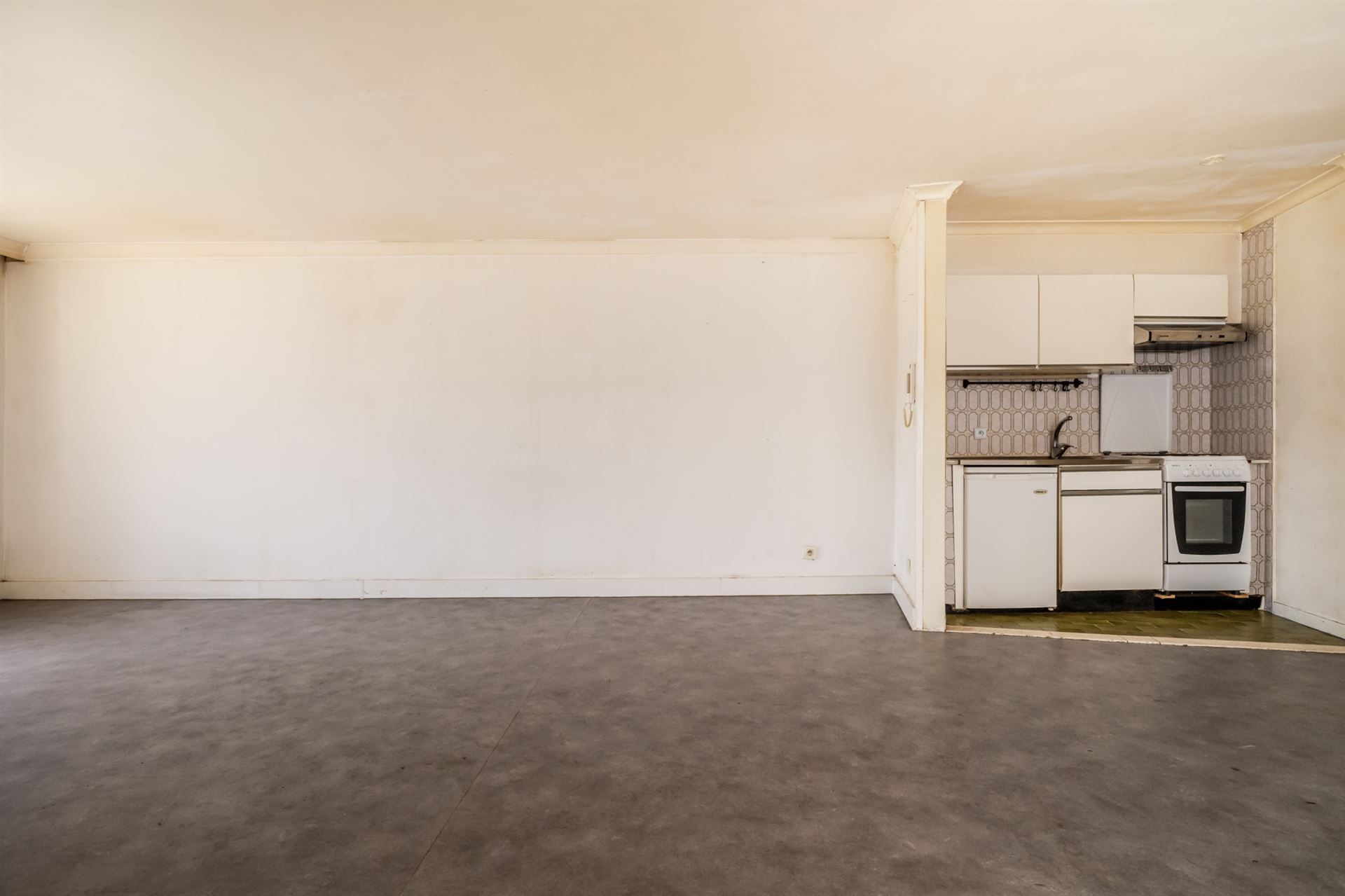 Te renoveren studio van 44 m² met autostaanplaats (+ € 20.000) foto 4