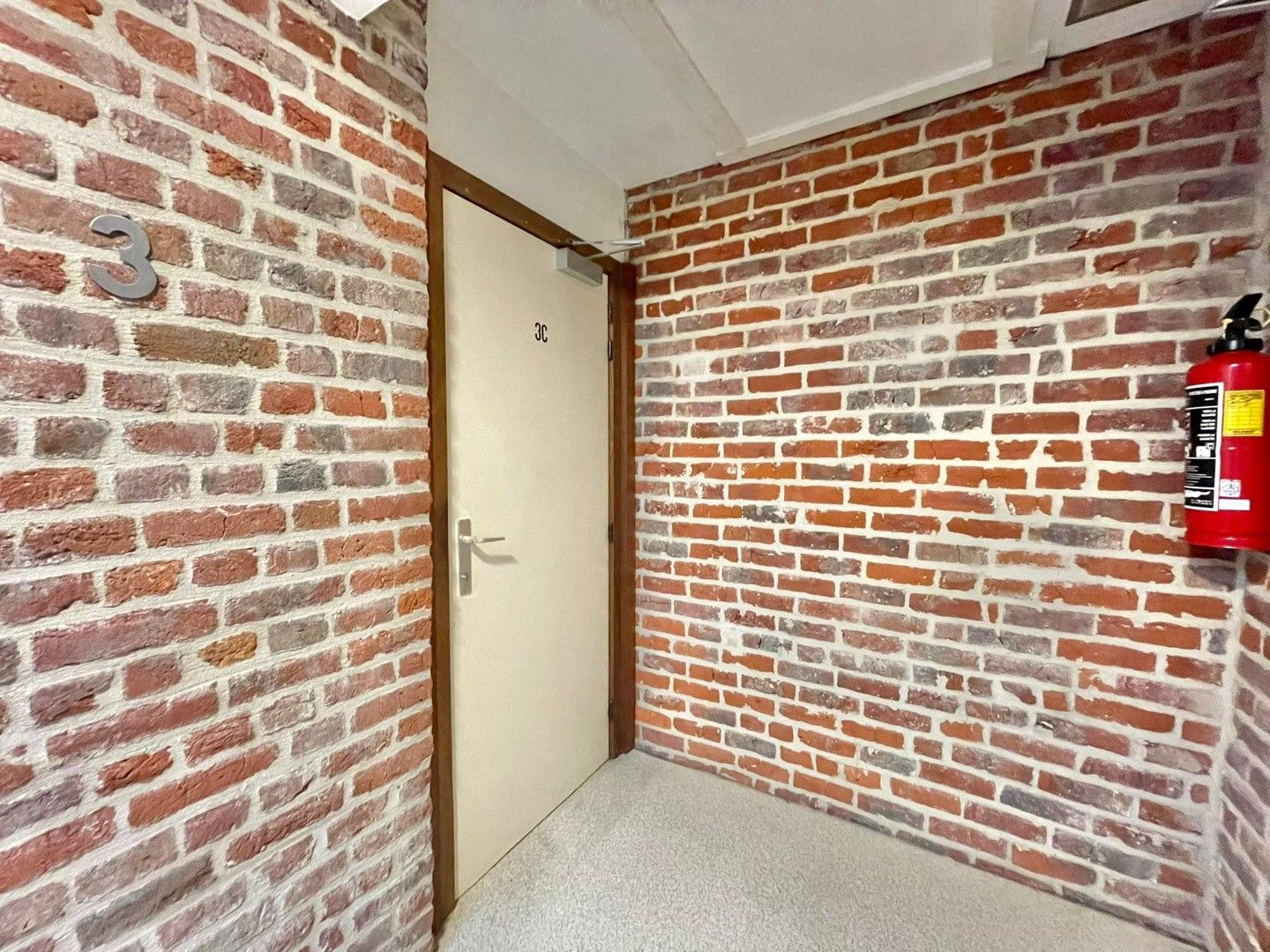 Studio in de dakverdieping met aparte badkamer foto 10