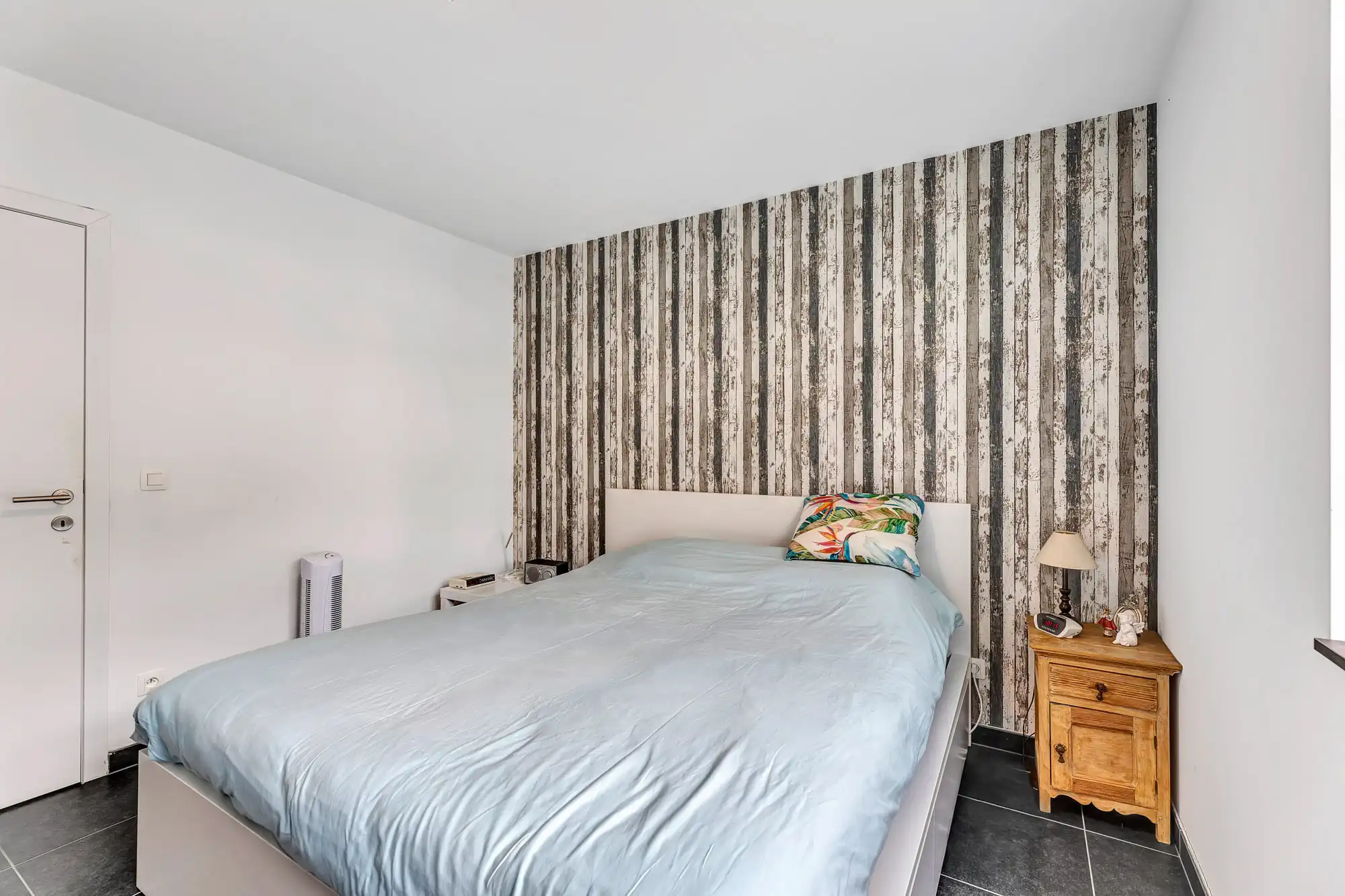 Ruim appartement met vier slpks, terras en autostaanplaats foto 17