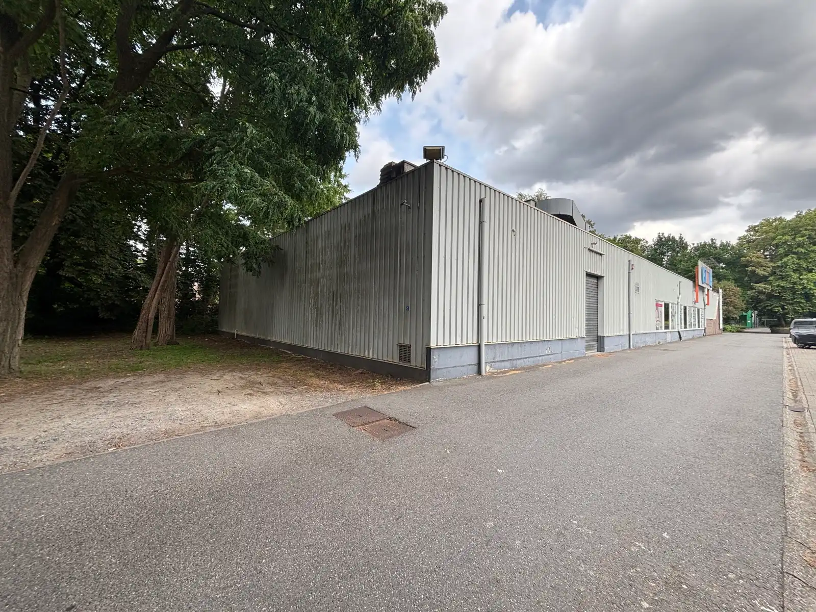 Handelspand (1.000 m²) te huur op locatie met veel passage foto 4