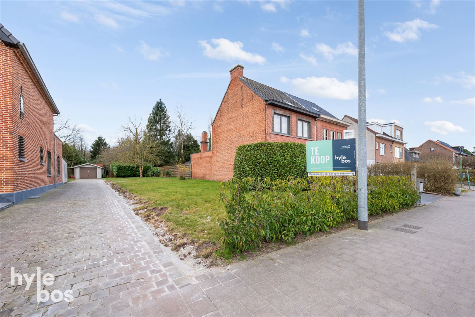 Mooi stuk bouwgrond voor halfopen bebouwing foto {{pictureIndex}}