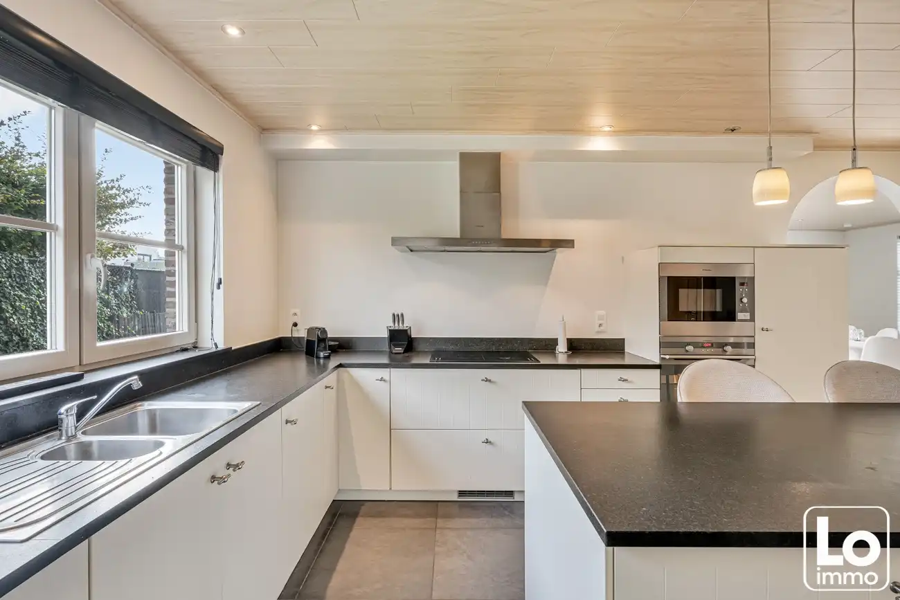 Instap klare ruime open woning met inpandige garage en een zuid georiënteerde tuin op een toplocatie nabij het centrum van Lochristi! foto 8
