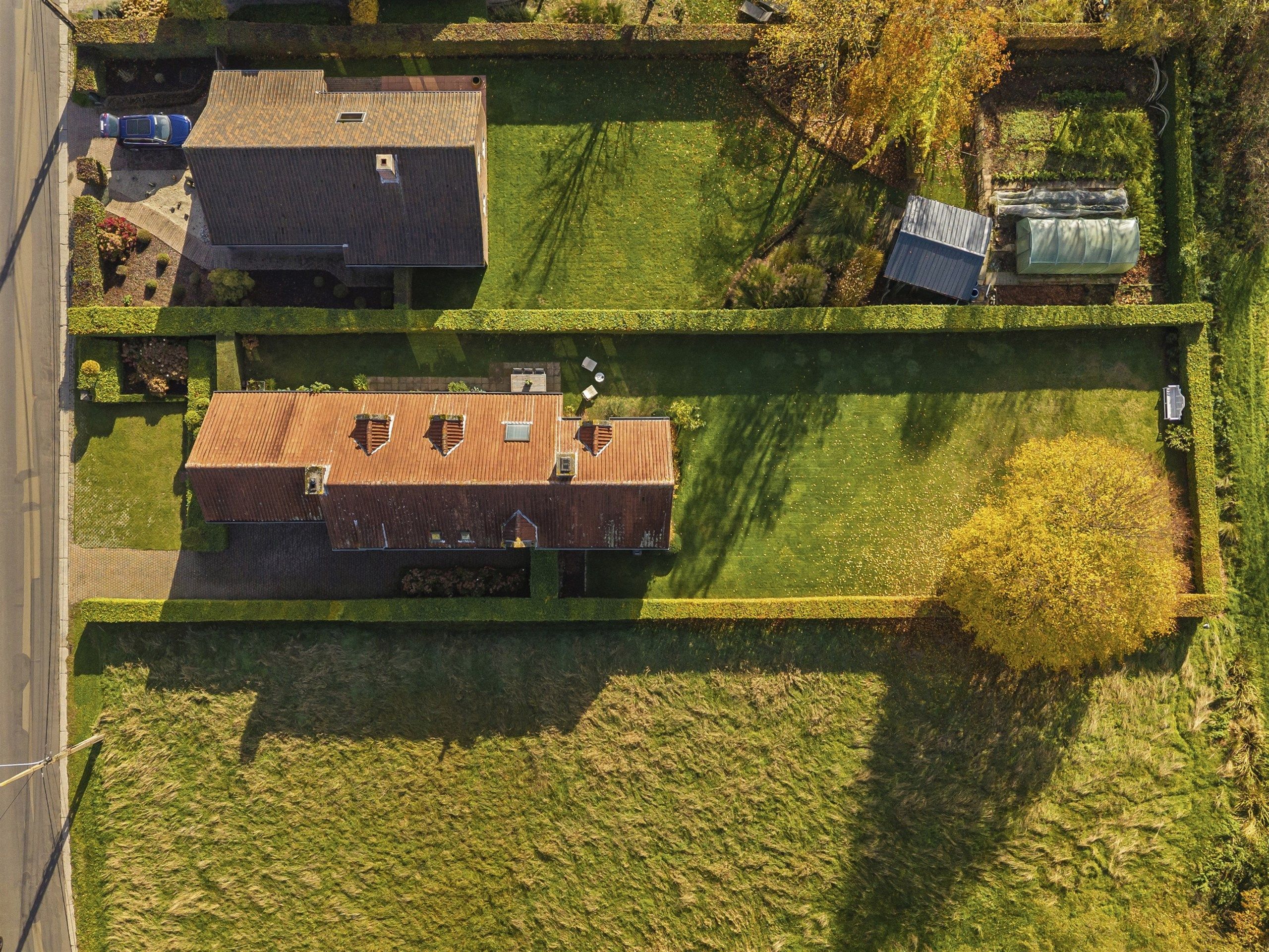 Ontdek deze gezellige eigendom op 1097 m² - 4 slaapkamers +bureel foto 2