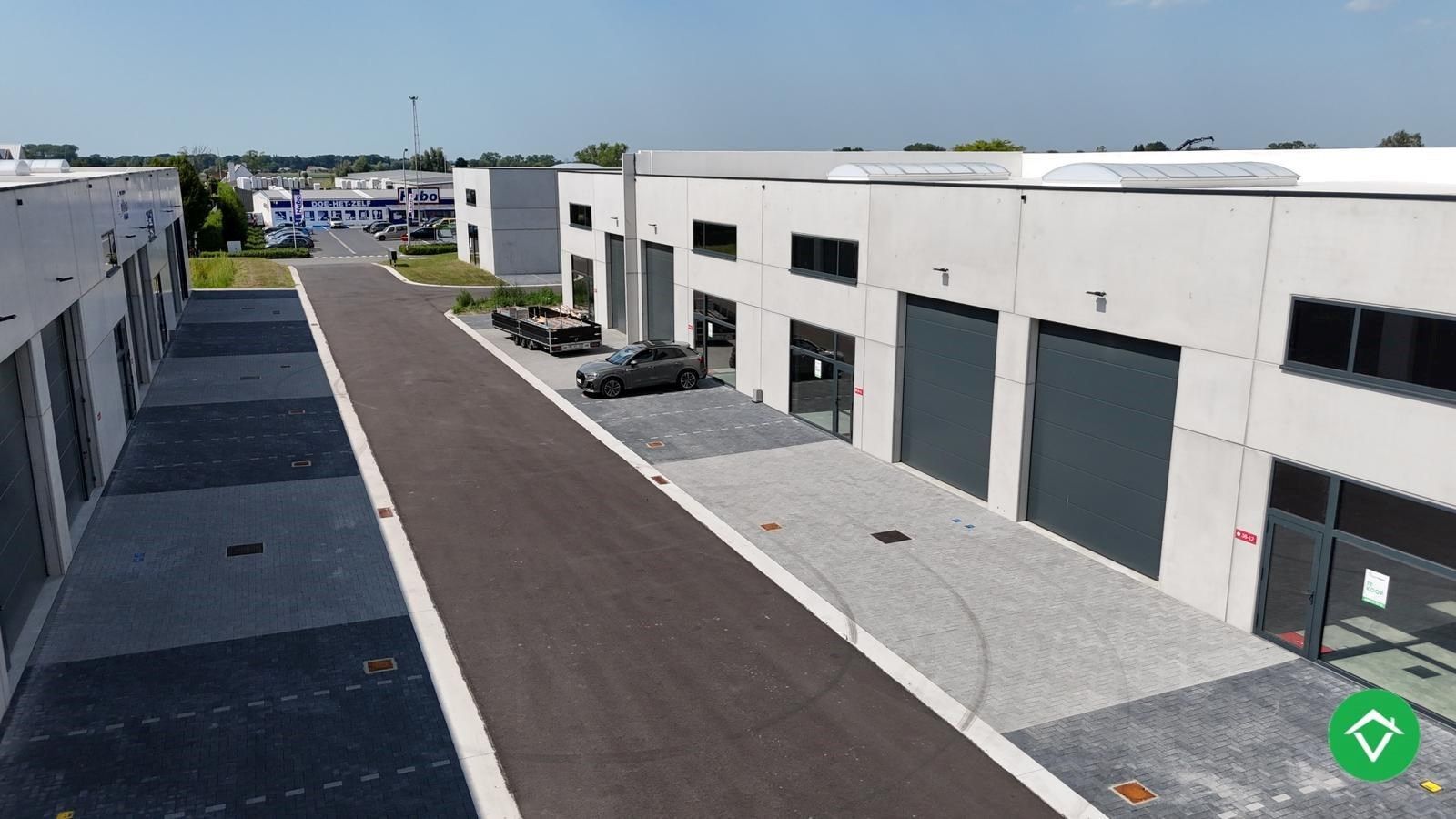 Loods te koop – 145 m² met 2 parkeerplaatsen inbegrepen op de industriezone te Ichtegem foto 7