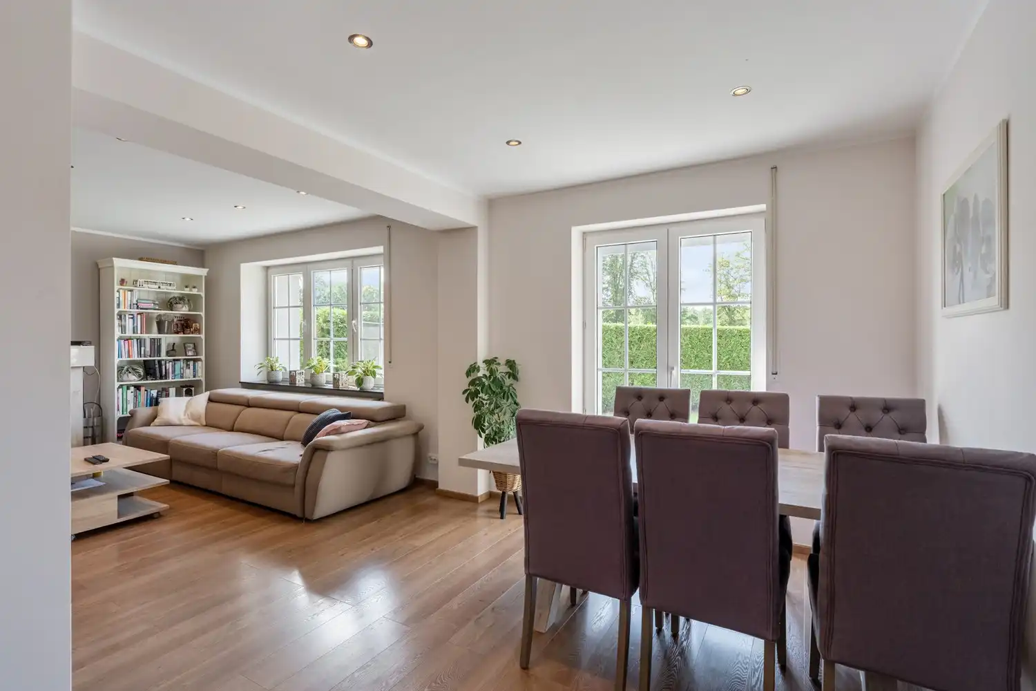 Landelijk gelegen, instapklare woning met 4 slaapkamers en zuidwestgerichte tuin op 8a27ca te Lubbeek. foto 5