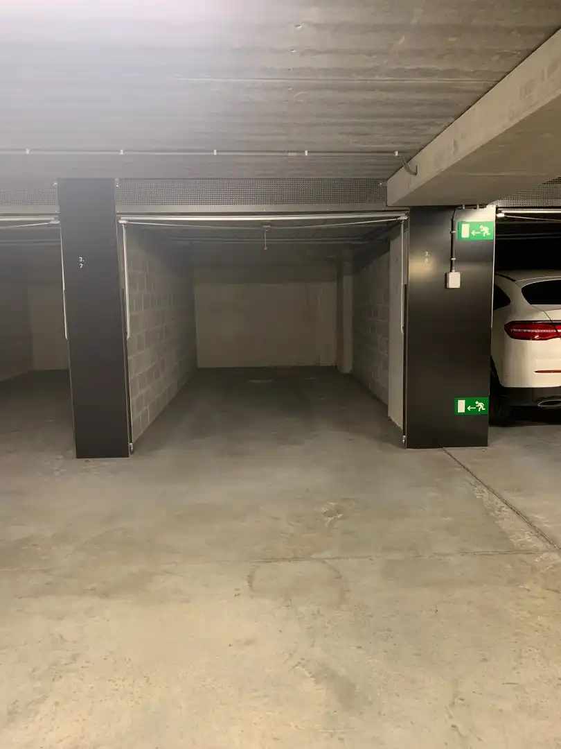 Garagebox onder de vrijdagsmarkt foto 3