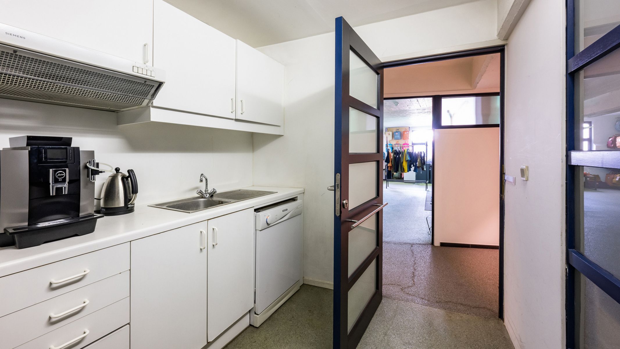 Gerenoveerd Pakhuis met Keuken en Stockageruimte foto 2