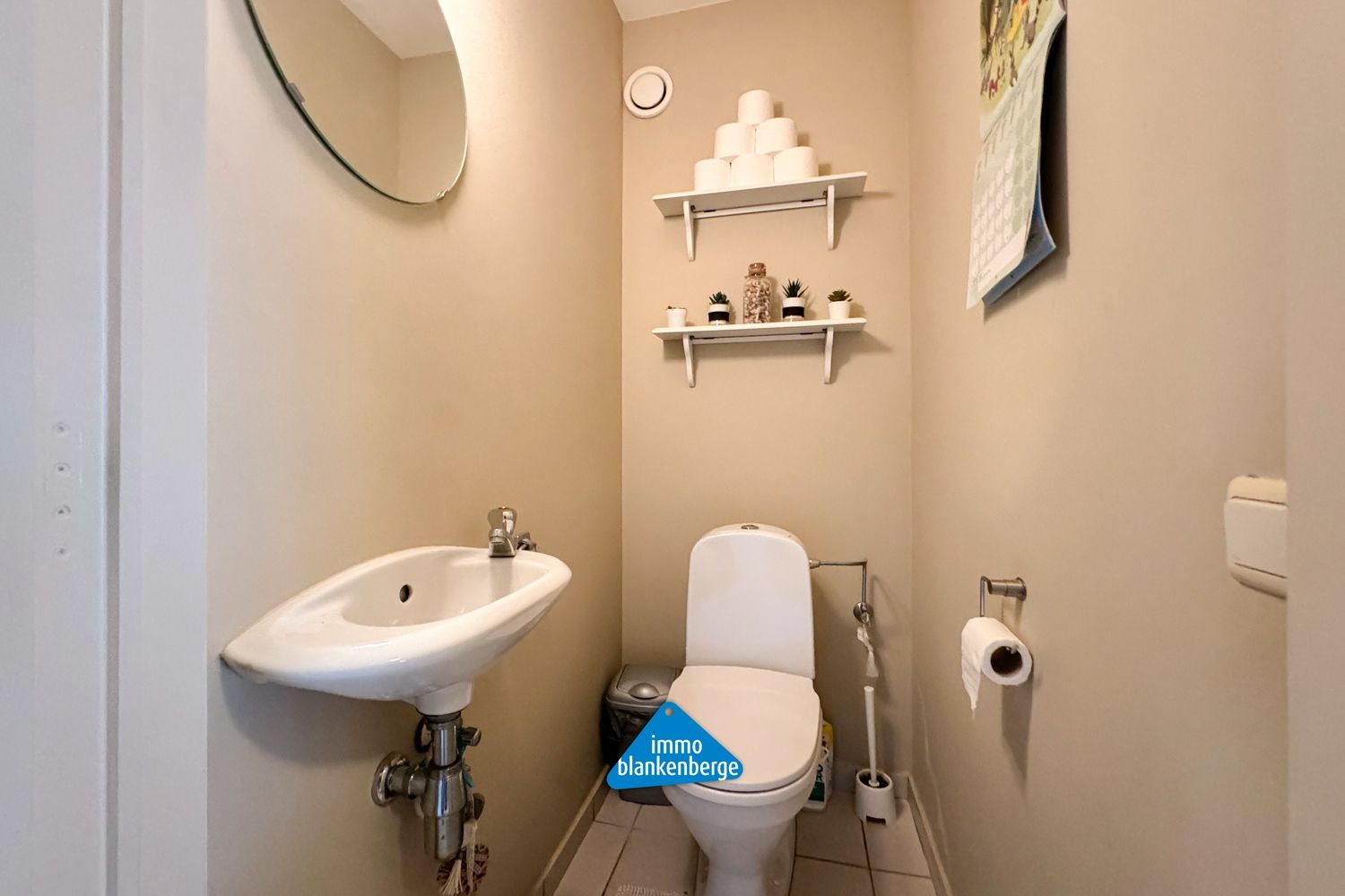 Ruim gelijkvloers appartement met voortuin en autostaanplaats foto 18