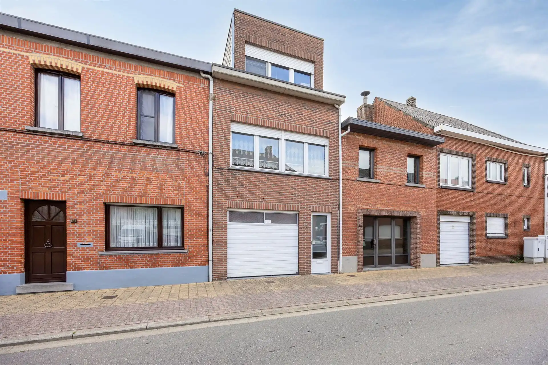 Bel-étage met drie slaapkamers en garage.  foto 2
