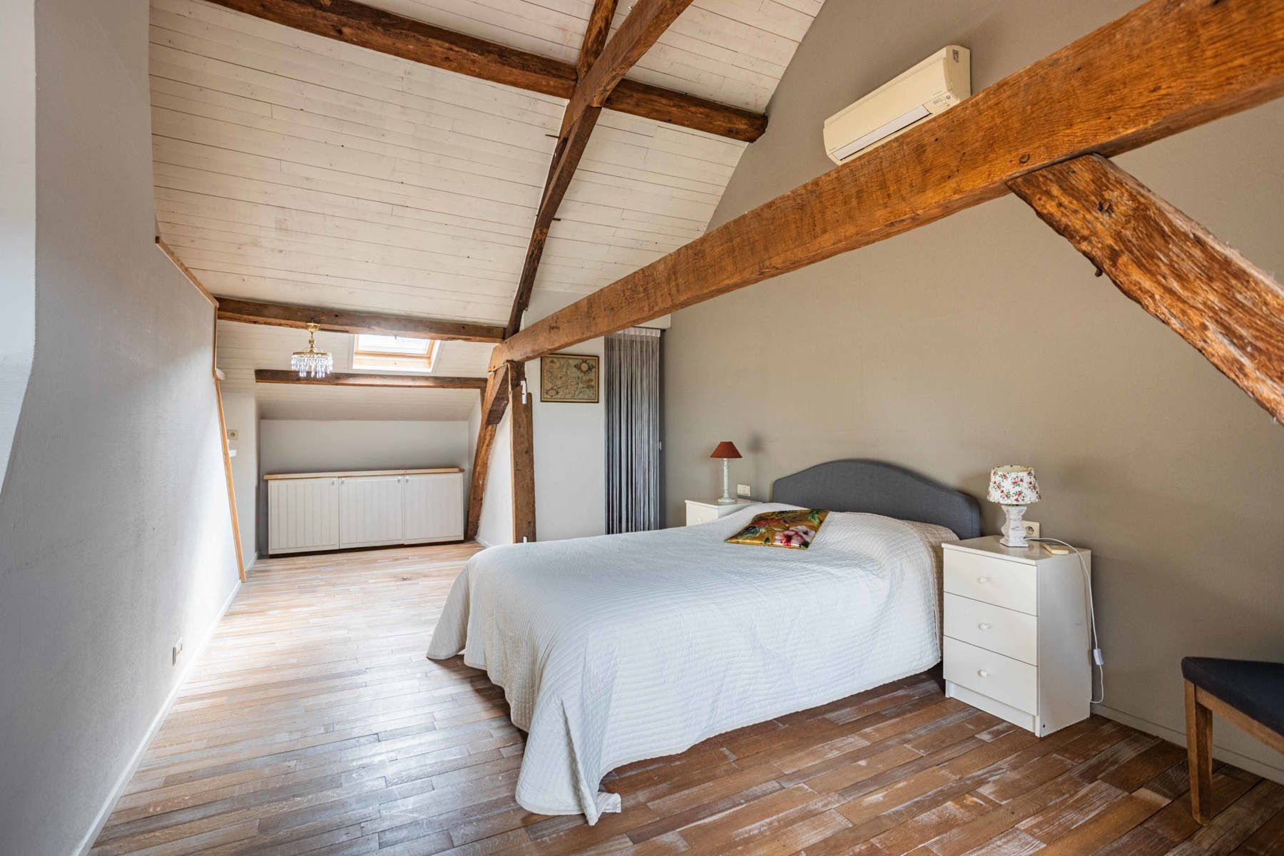 Stijlvolle rijwoning in hartje Geraardsbergen met tuin foto 16