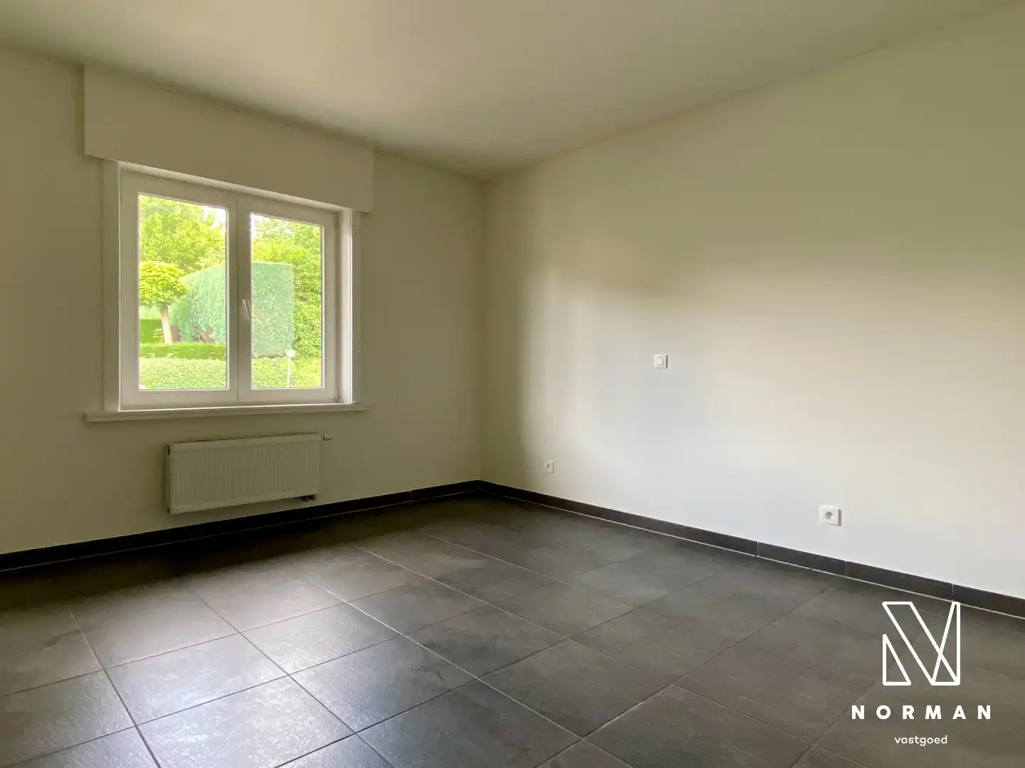 Gerenoveerd gelijkvloers appartement met 2 slaapkamers en inpandige garage en zonneterras! foto 8