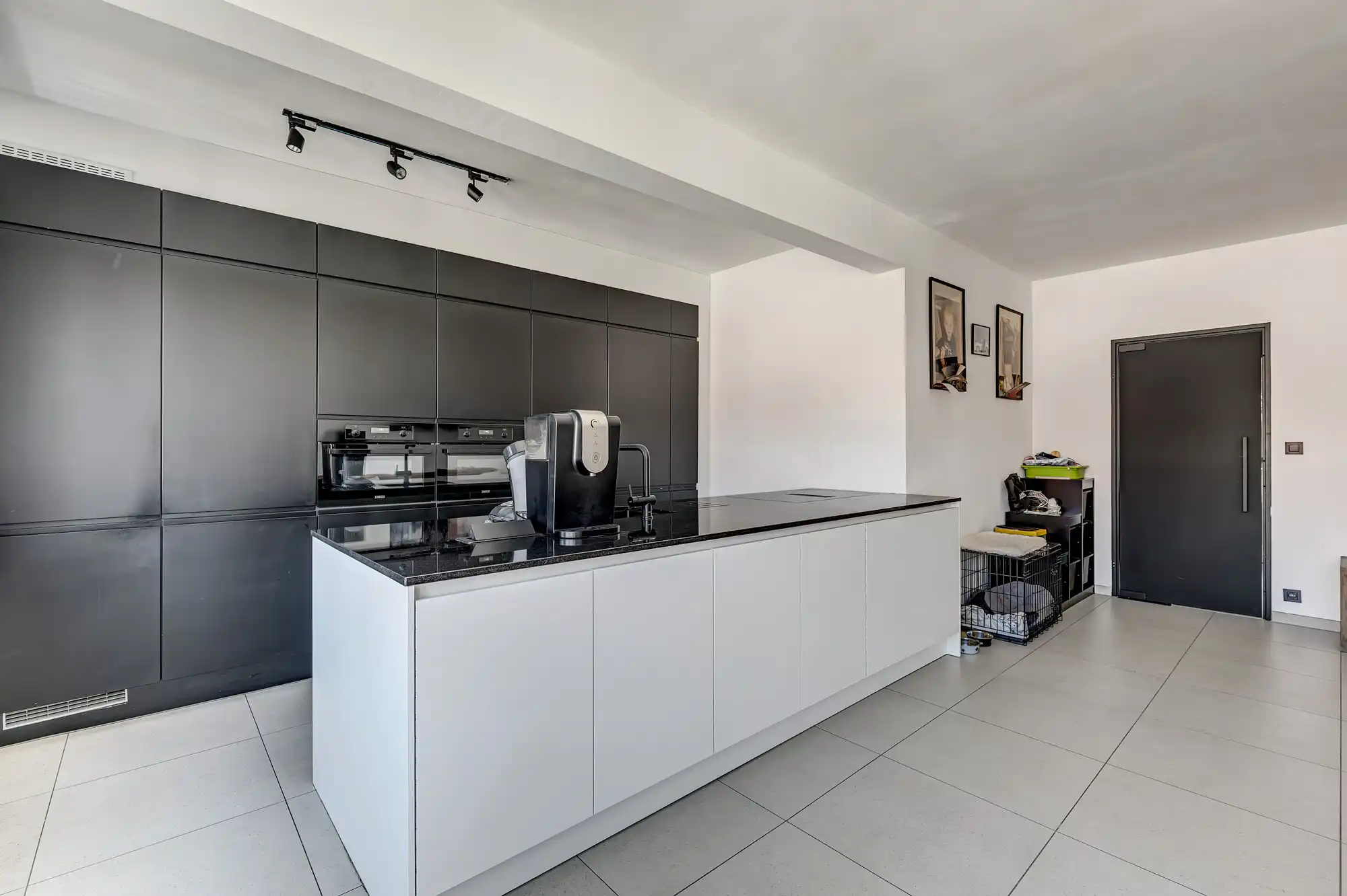 Opbrengsteigendom met 2 appartementen en extra studio foto 5