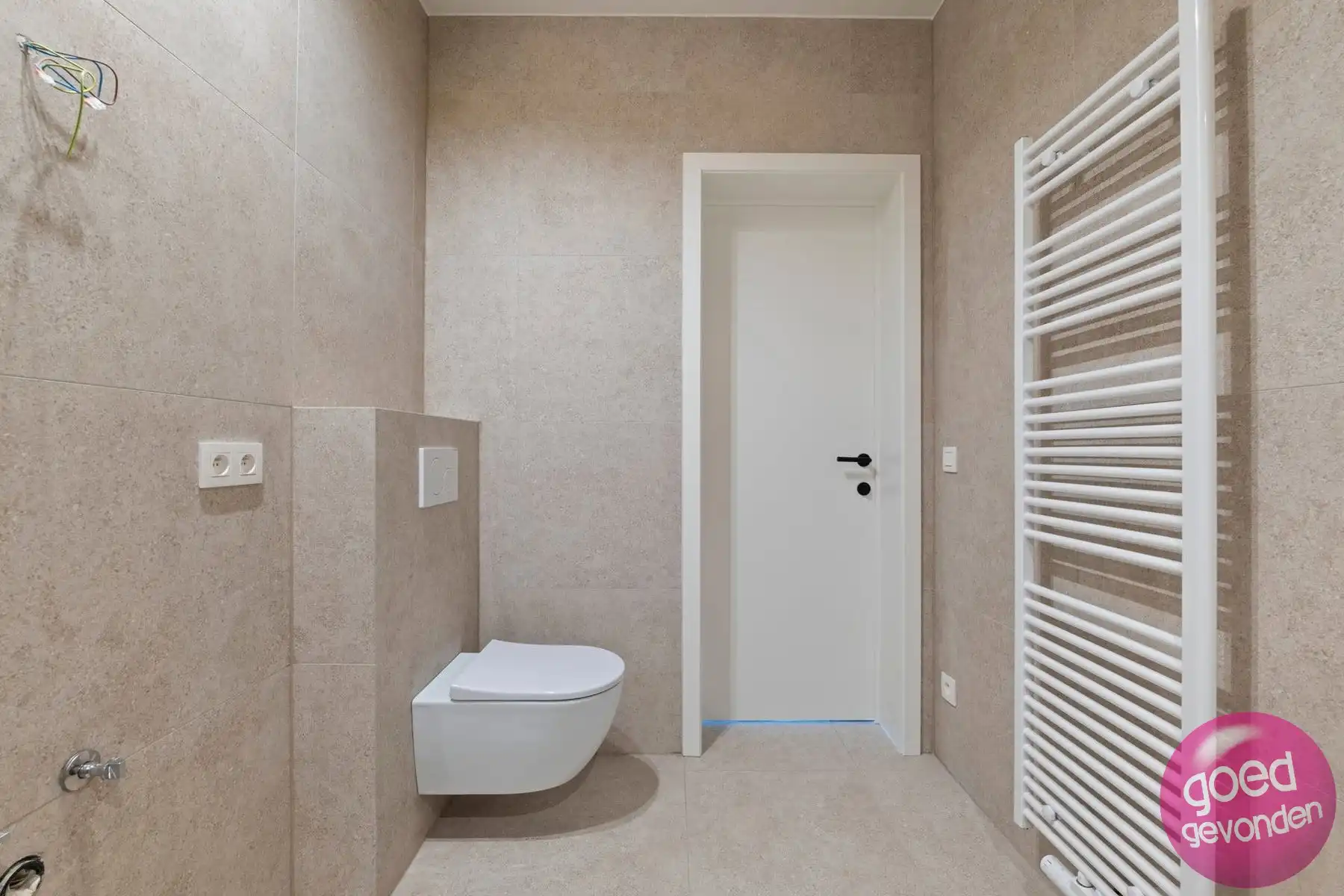 NIEUW APP - 1of2 SLK - TERRAS - KELDER - CENTRUM - GEEN BTW foto 13