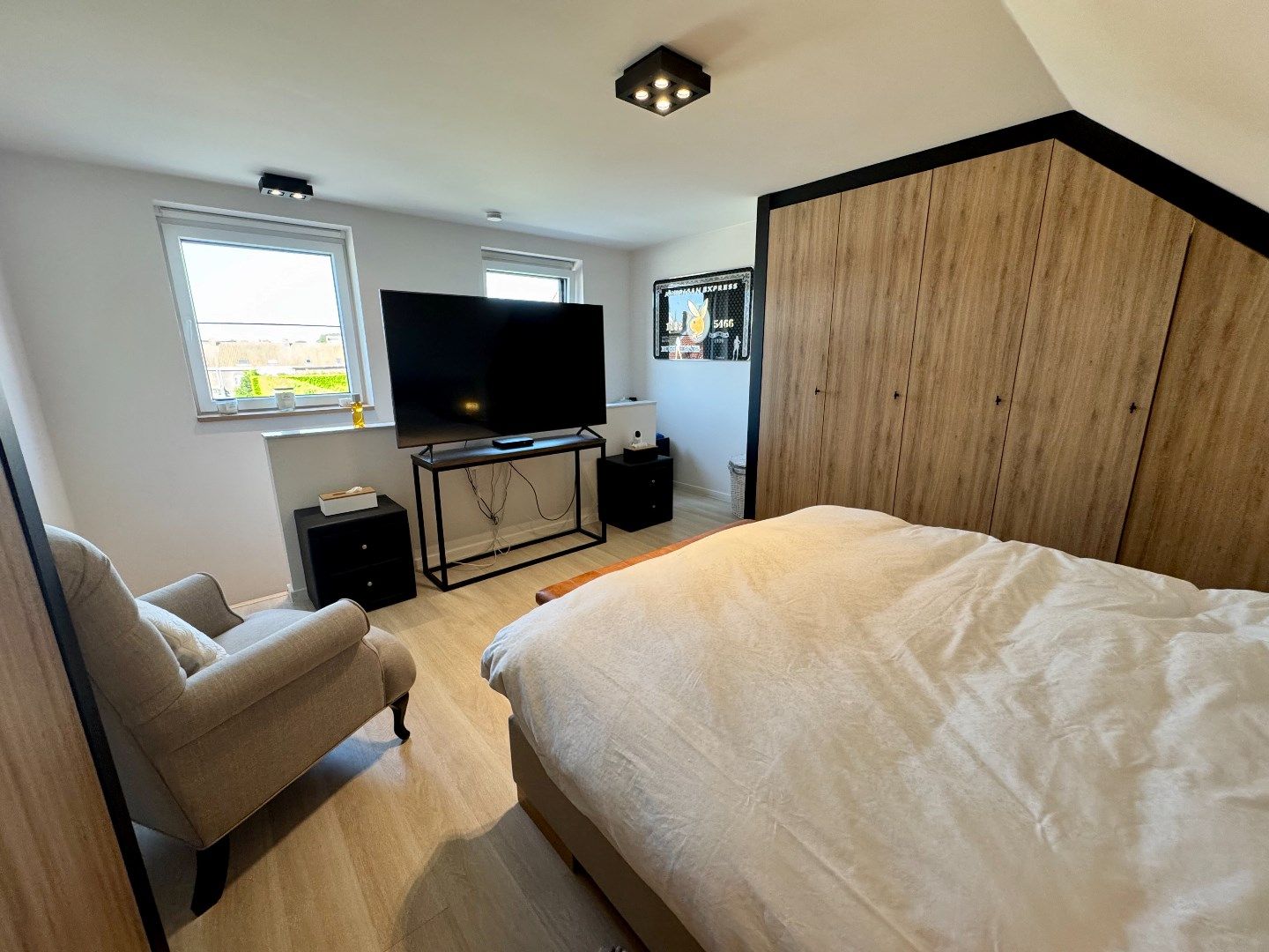 HALFOPEN WONING (bj 2021) MET 3 SLPKS, TUIN EN GARAGE IN HET CENTRUM foto 14