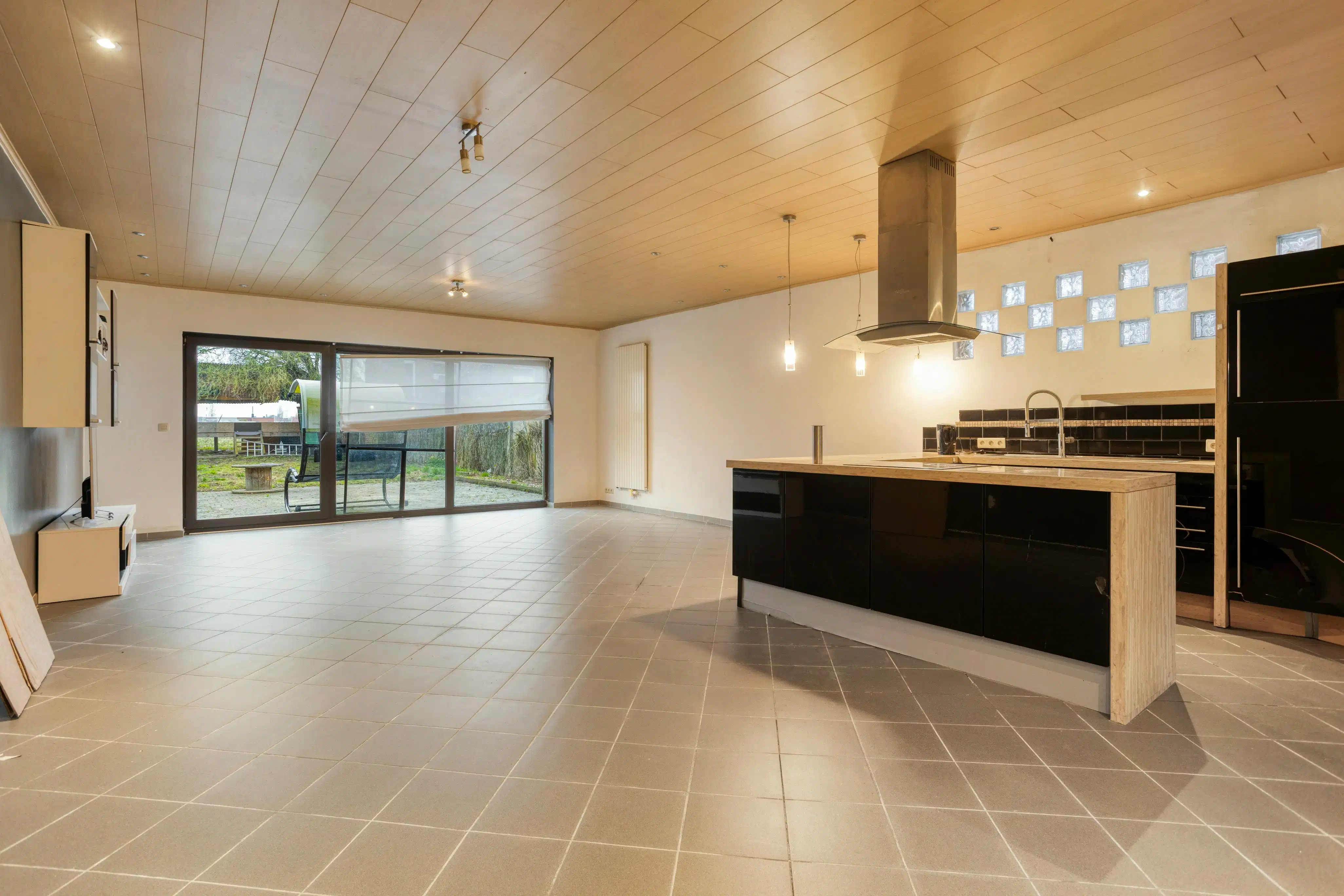 Halfopen bebouwing met 3 slaapkamers en tuin in Izegem foto 5