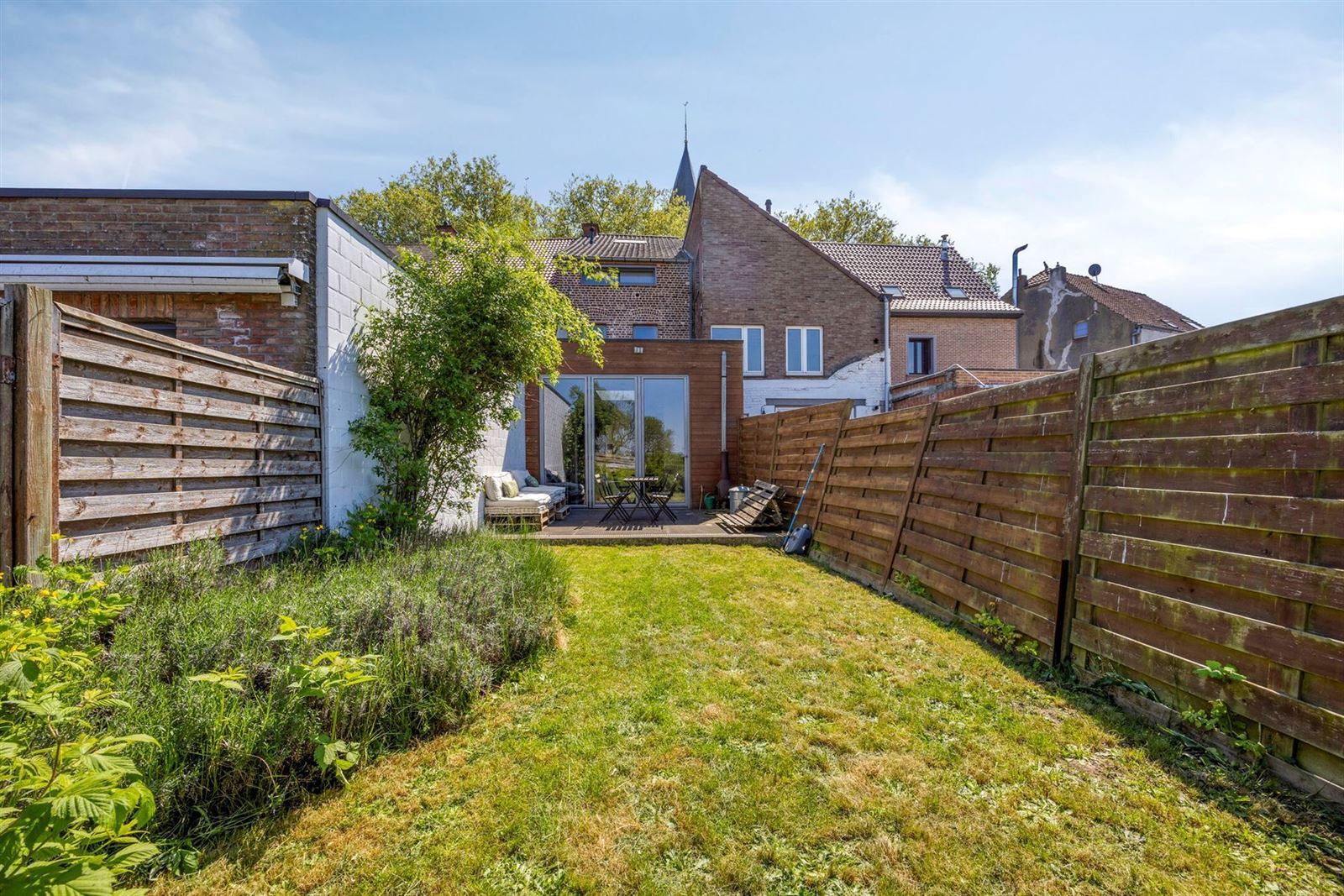 Woning met 2 slaapkamers, terras en tuin foto 2