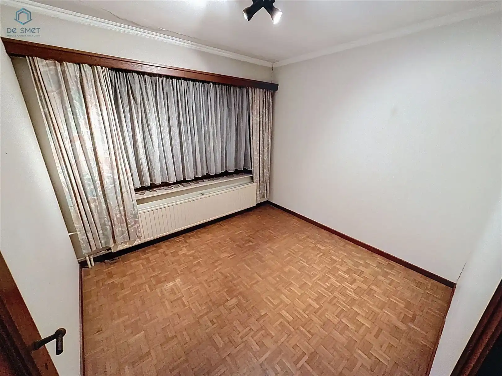 Te renoveren woning met 4 slaapkamers, garage en tuin op toplocatie in Denderleeuw foto 16