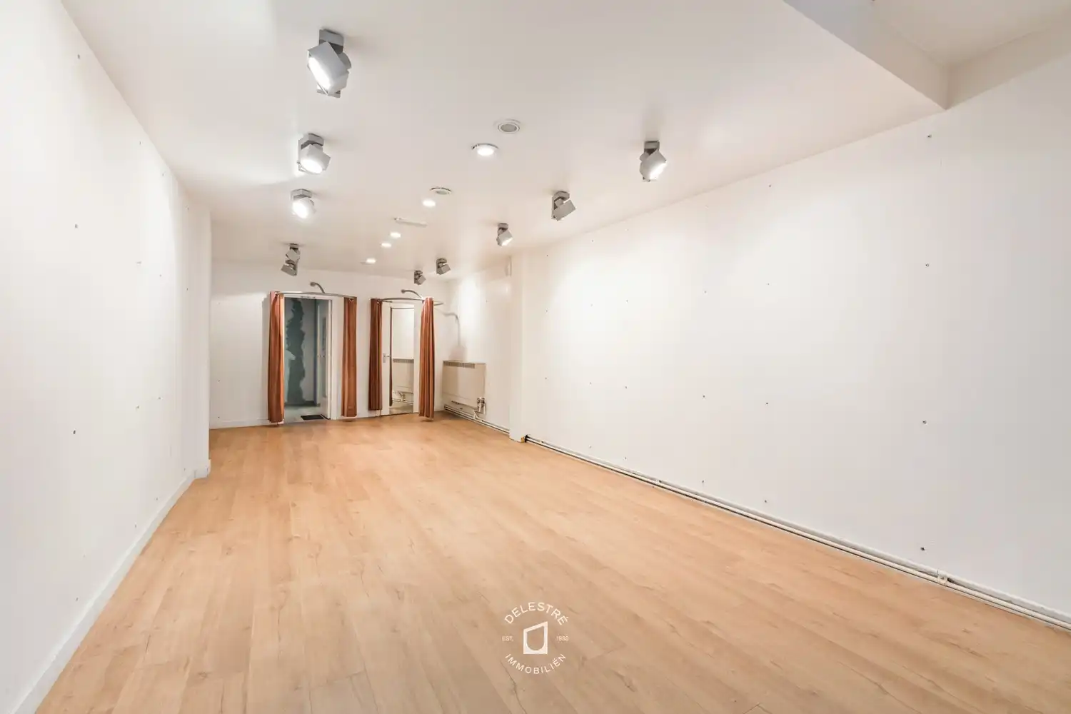 Veelzijdig handelspand met duplexappartement en terras – centrum Aalst foto 3