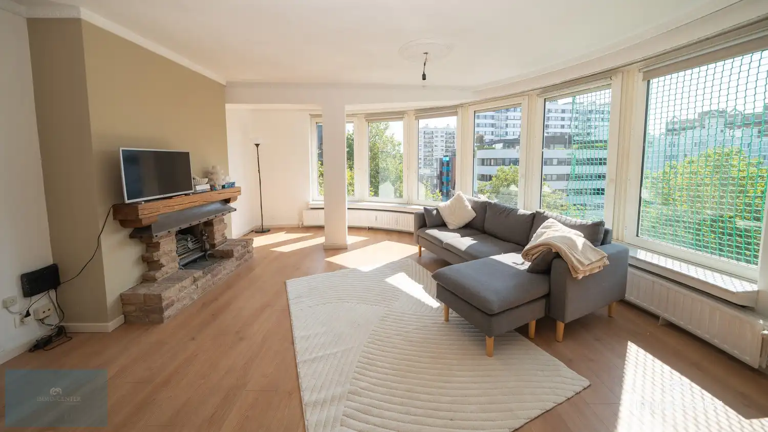 Te huur – Ruim 2-slaapkamerappartement met autostaanplaats in het centrum van Genk foto 13