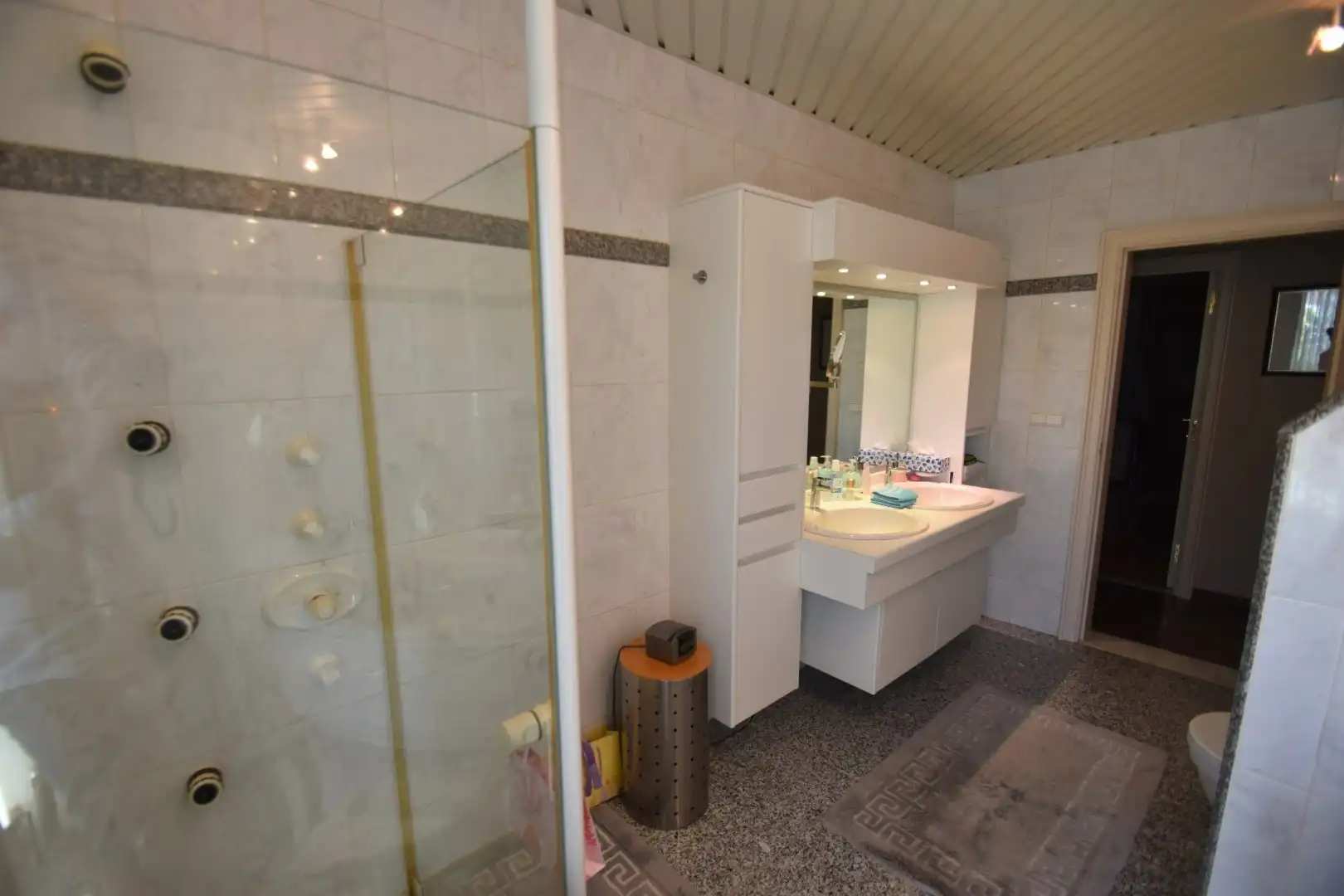 Goed onderhouden woning in rustige buurt. foto 10