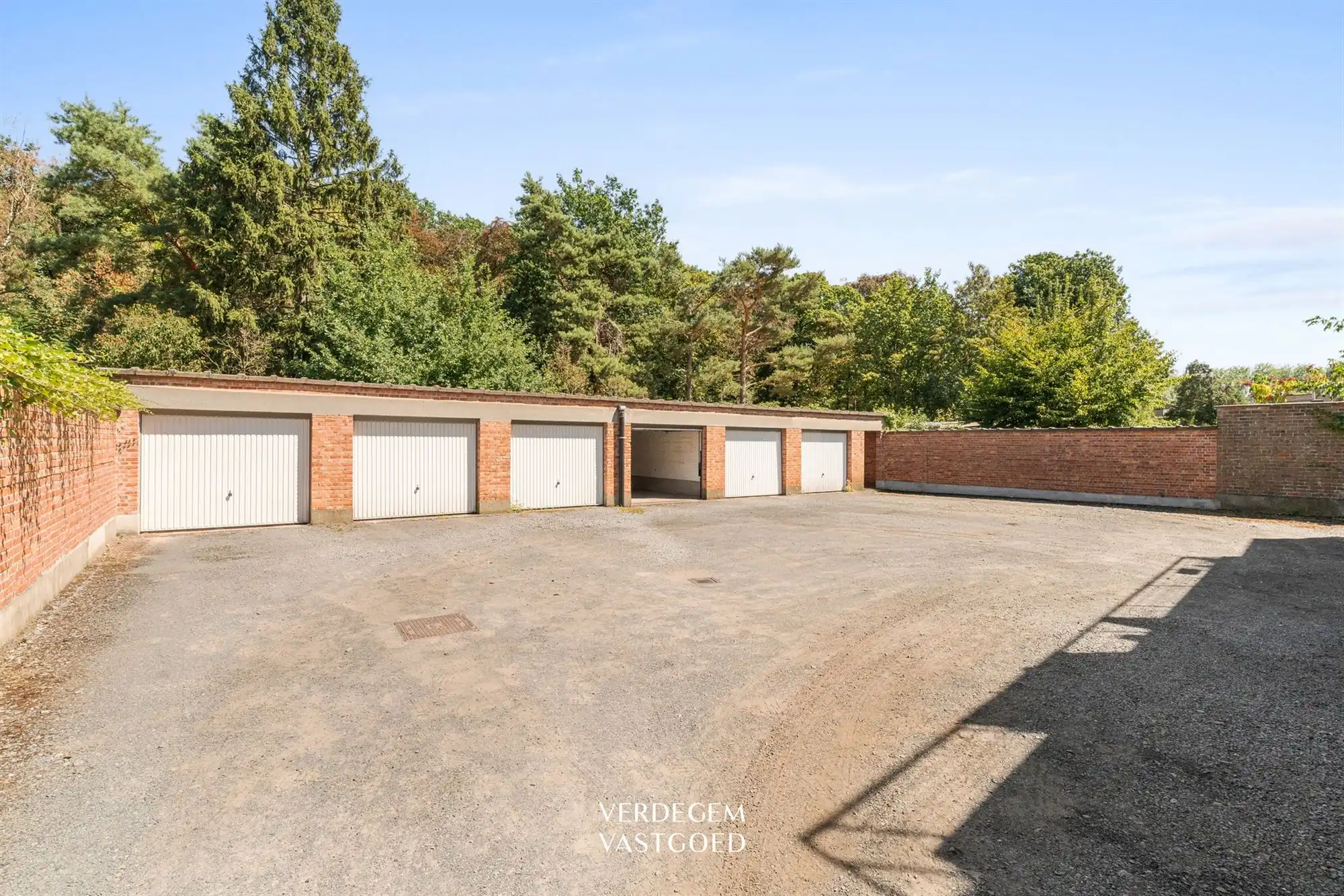Lichtrijk en ruim appartement met 2 slaapkamers, terras en garage foto 19