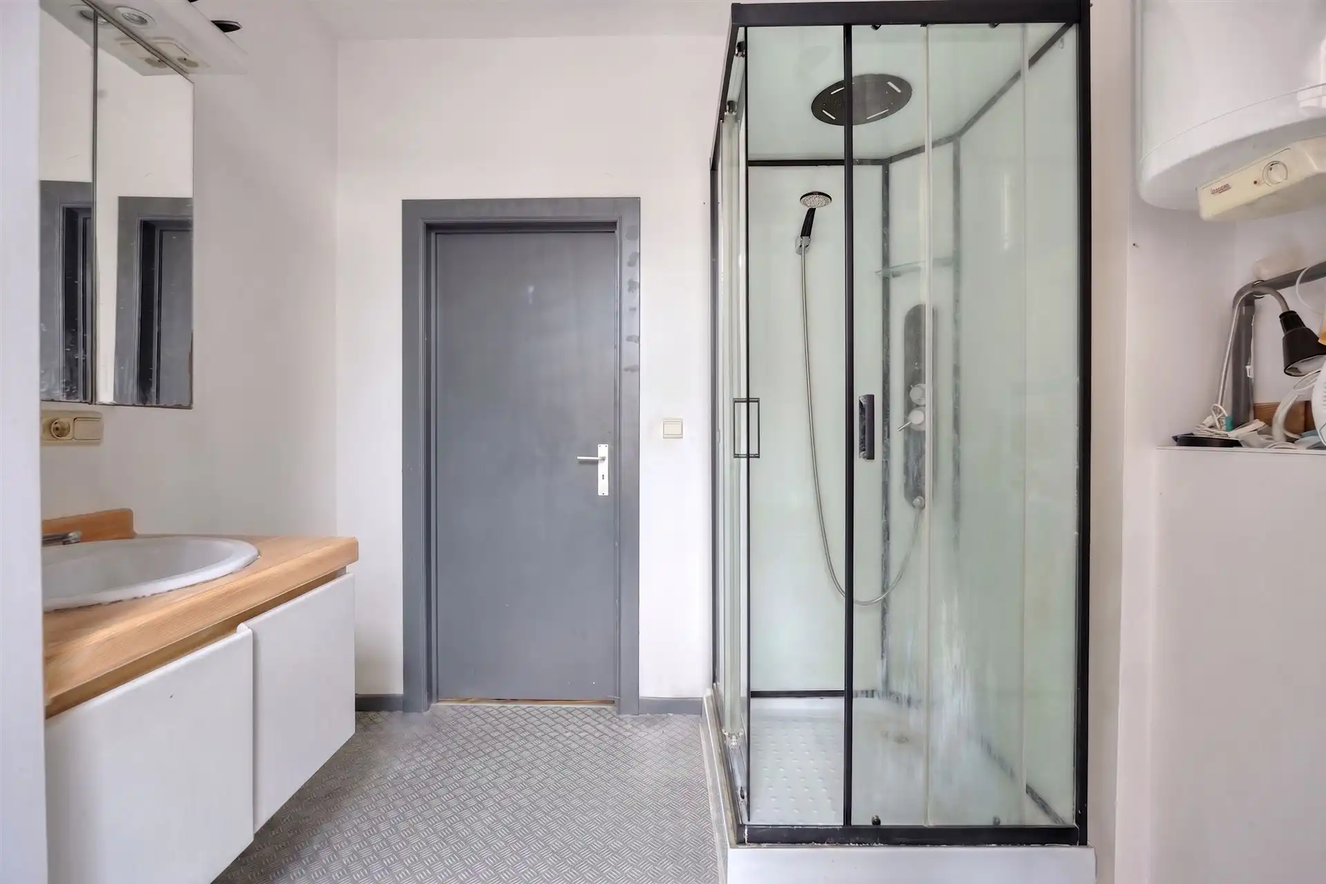 Ruime woning, momenteel ingericht als 4 studio's! foto 17